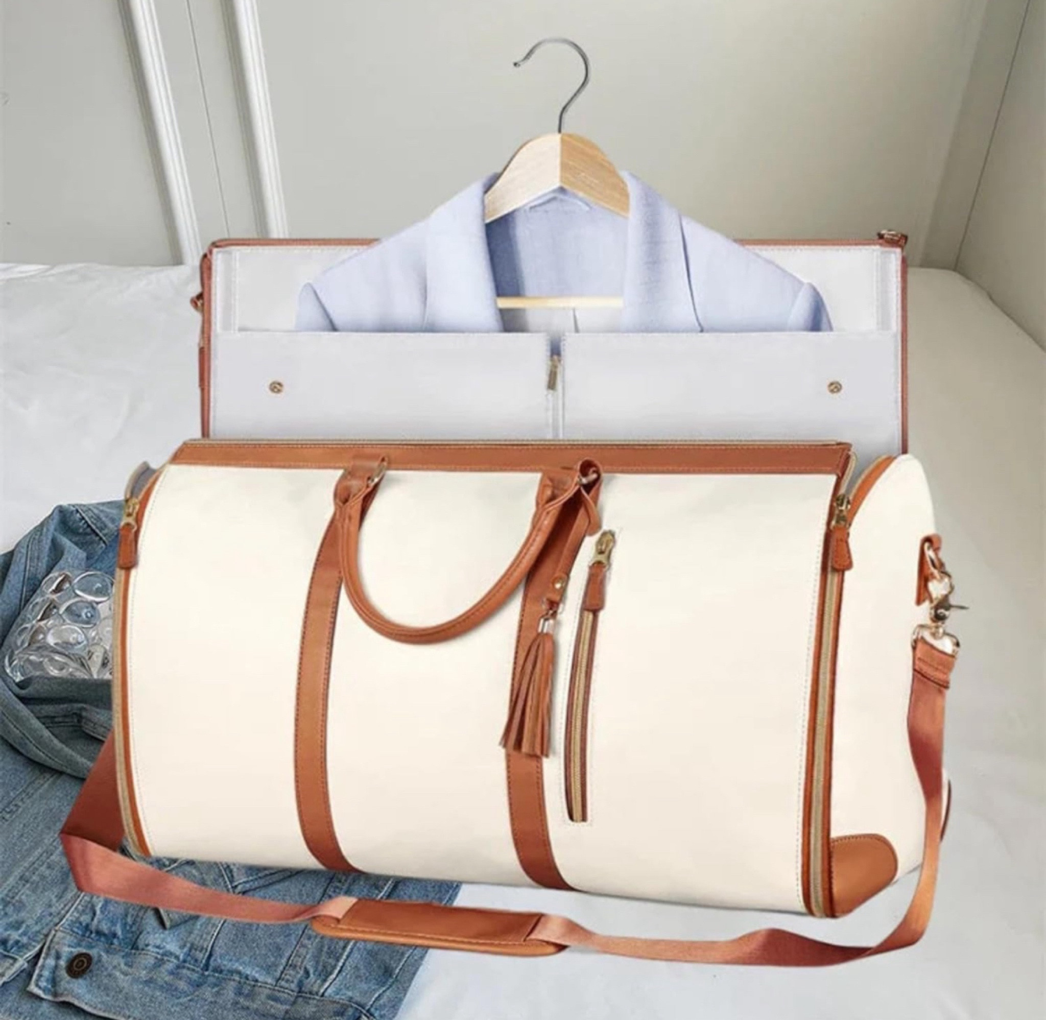 Esta mochila se transforma em uma bolsa que você pode guardar roupas para mais de um mês, e a bolsa se fecha para adicionar ainda mais roupas dentro dela e produtos de higiene. Você pode pendurar em forma de cabide, permitindo que não amasse. Toda a bolsa é resistente à prova d'água.

#LTKbrasil