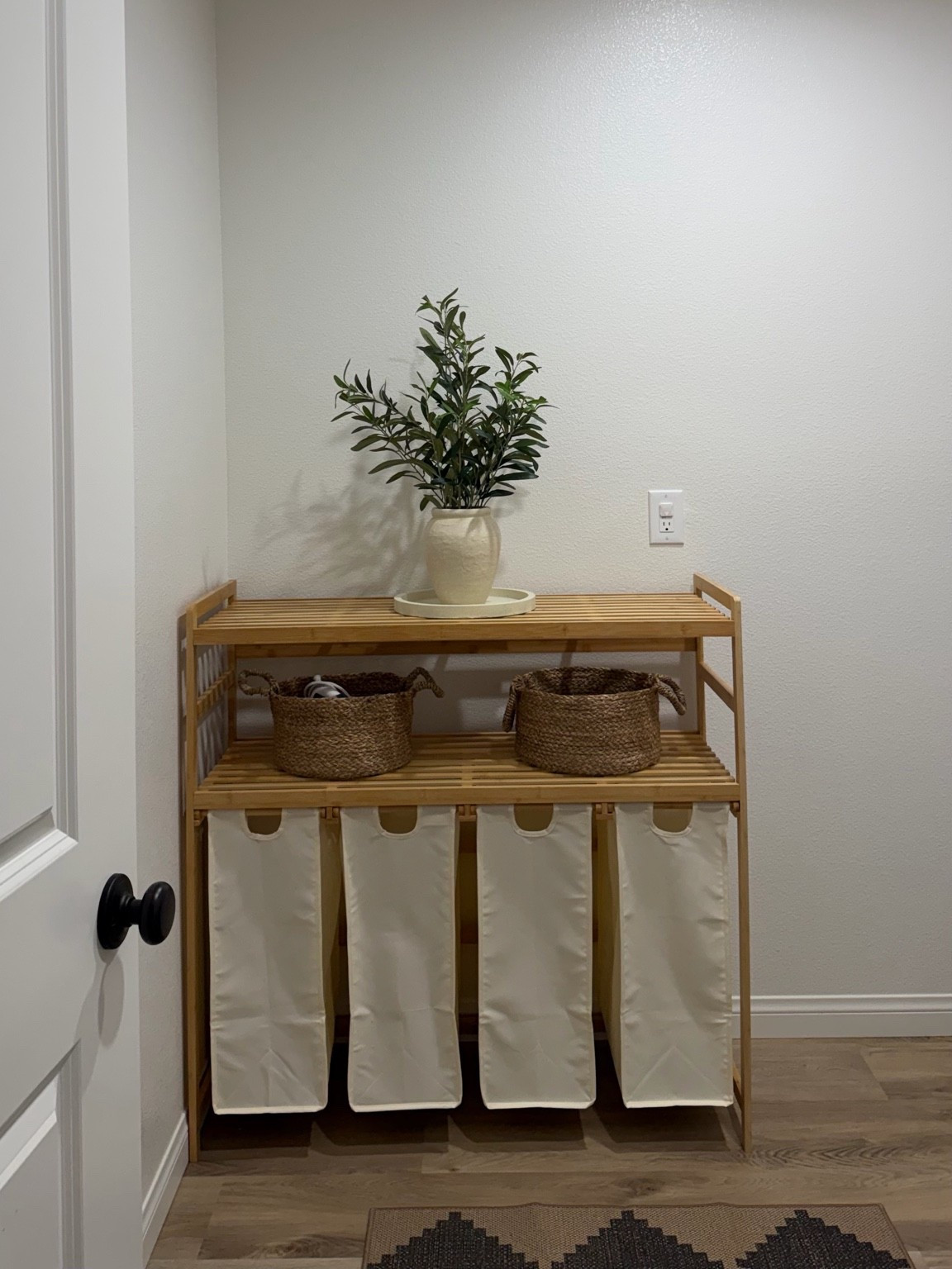 Laundry room decor🧺🫧

#LTKHome #LTKU #LTKSaleAlert