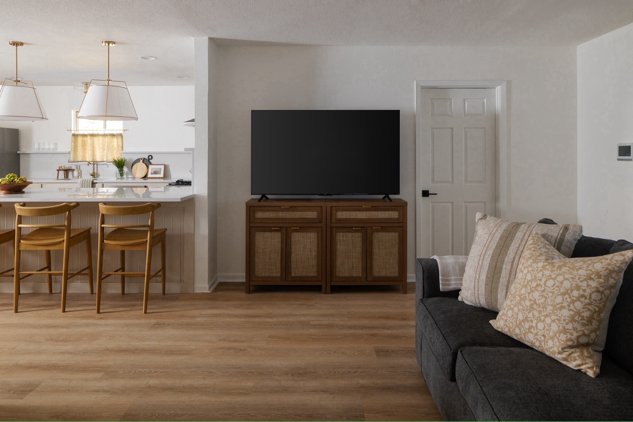 Smiles and Pearls has launched her new Airbnb. Candice went with a modern vintage design for this rancher. 

Home design, modern home decor, Airbnb superhost, home decor, target home record Amazon home finds, Amazon home decor, Studio McGee, Threshold, Target home, Target home finds, Target run, Airbnb host, Magnolia Hearth and Hand, Home Depot, Home Depot furniture, living room, bedroom, coffee table

#LTKplussize #LTKfamily #LTKhome