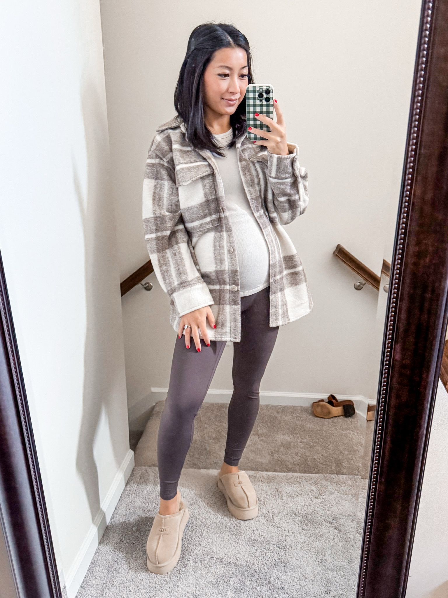 Maternity/ bump friendly
Oversized shacket- XS 
Maternity leggings - XS
UGG platform slippers- size 5
Lululemon undershirt- size 6