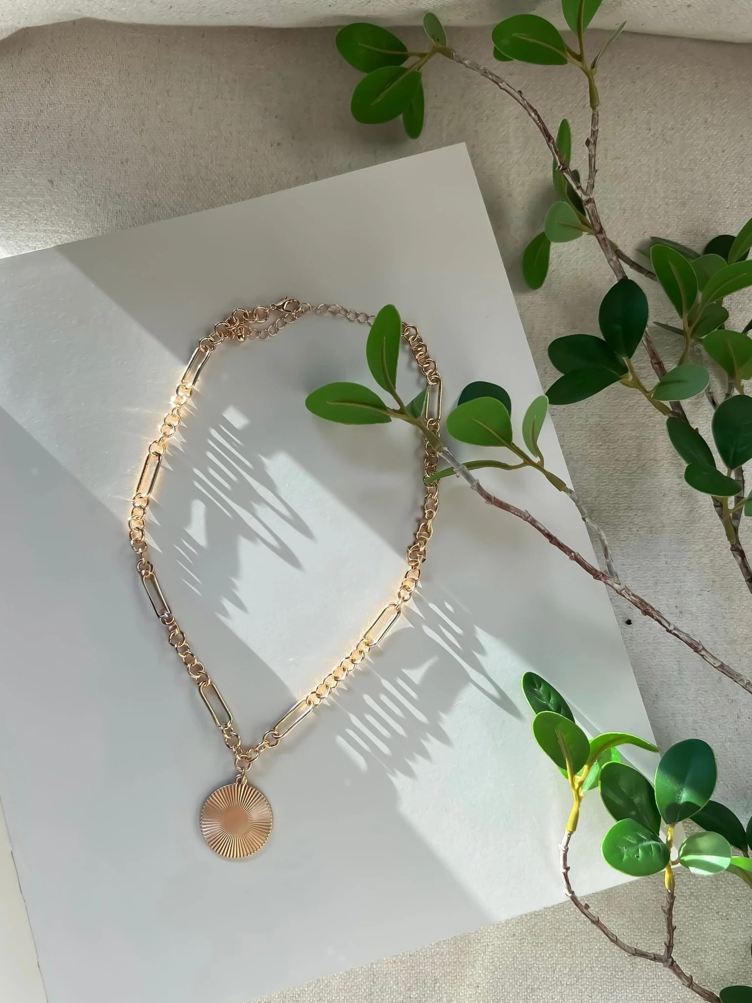 Gold Chain Link Textured Pendant Necklace | Magnolia Boutique