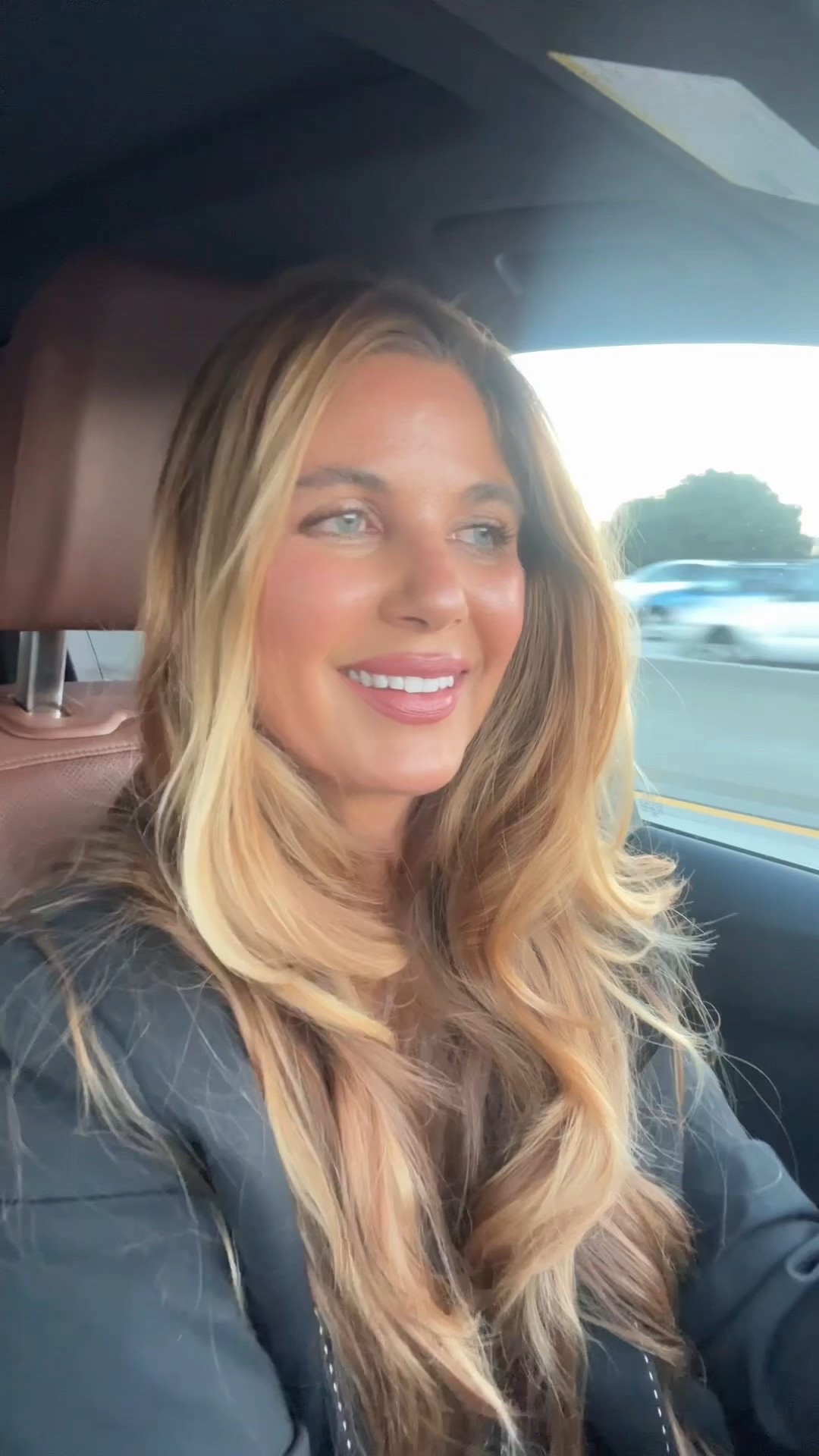 Do you agree?
Blazer: medium
Lip: liner is brownie nude + lipstick is 503 
Cheeks are fluid sheer 11
Bronzer is golden medium 
Hair is Sea glass + T3 hot rollers 
Eyes are Kosas Haloed 
Lashes Grandewrap mascara 