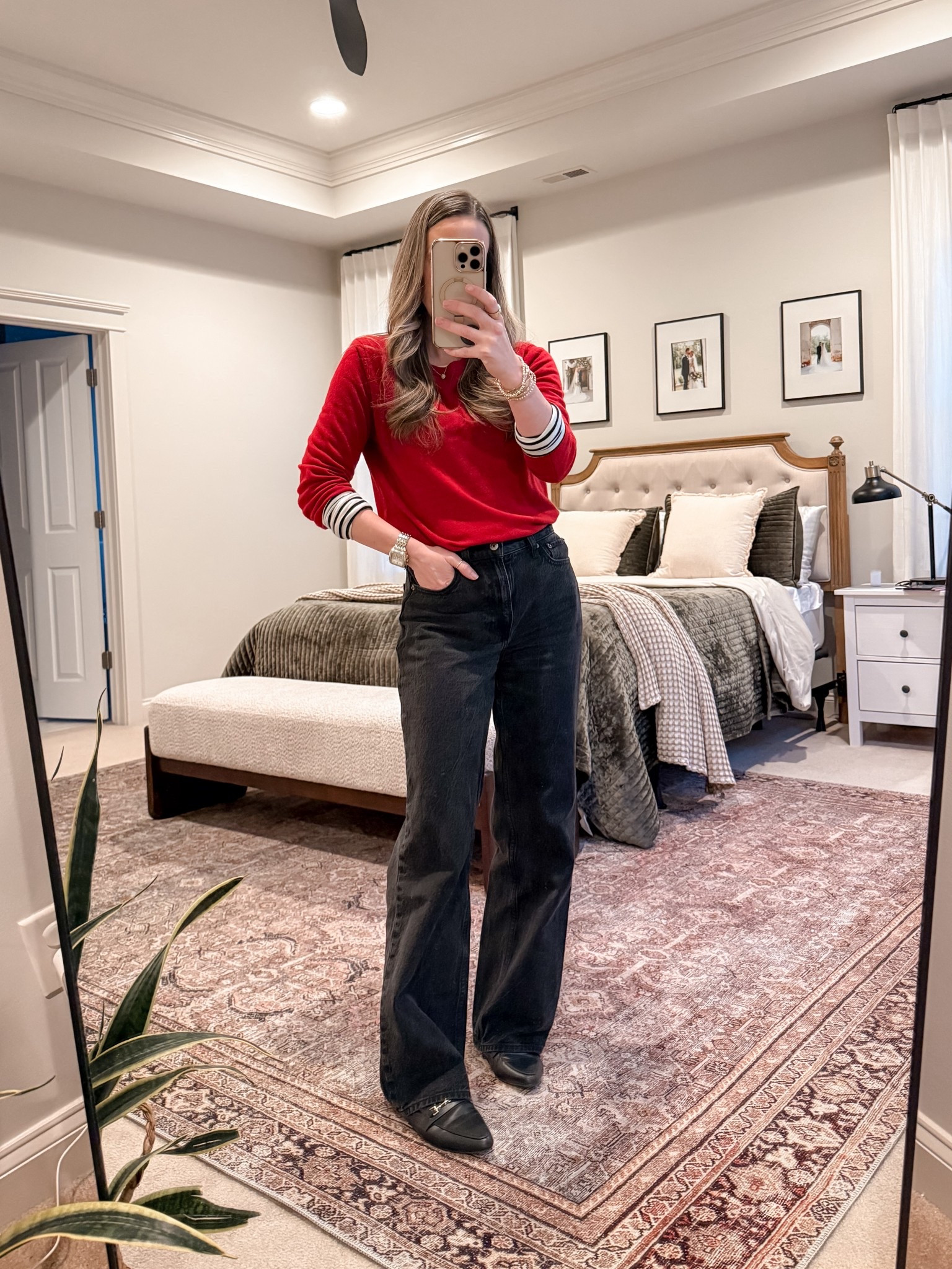 A subtle Valentine’s Day look that’s professional but still festive ❤️

This Quince cashmere sweater is under $50 (wearing S) — soft, lightweight, and such a closet staple. Paired with my Abercrombie high-rise loose jeans (25R) for an effortless winter outfit.

Use code INFG-25SIMPLYCHICMAMA10 for 10% off Quince.

#ValentinesDayOutfit #LTKWinterStyle #QuinceCashmere #AbercrombieJeans #ClassicStyle

#LTKootd #LTKWorkwear #LTKFindsUnder100