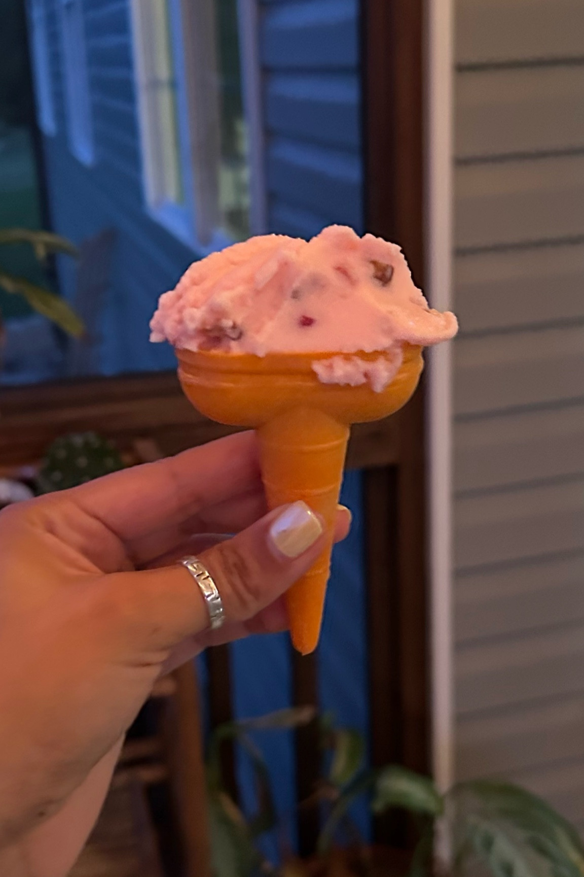 Beso de angel 👼🏽 🍦💋🫶🏽🙂‍↔️ 
Use Avacream stabilizer 1/8 tsp per 1 gallon of milk is what I did