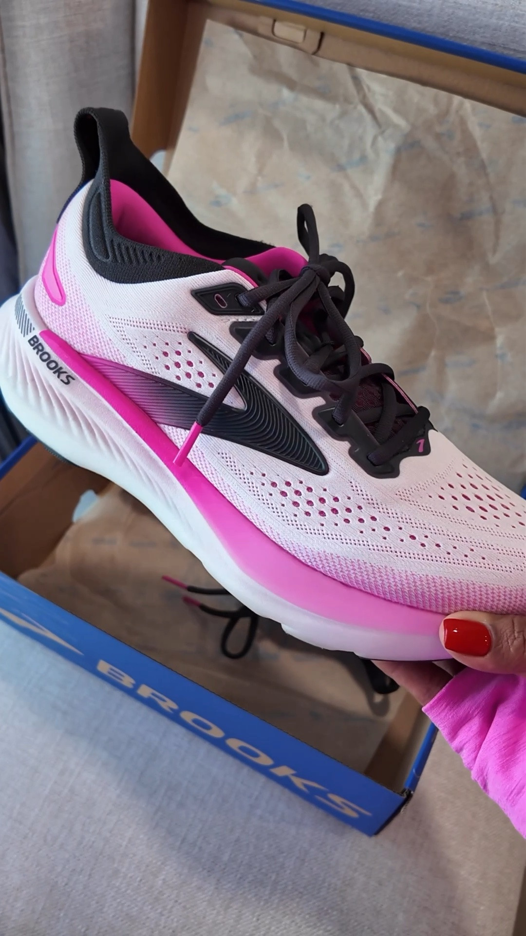 My sneakers are the Brooks Gylcerin GTS 23. So comfortable and have made my runs the best! 


Running gear, garmin, marathon training, fitness journey, Running shoes, wellness journey, sneakers, brooks running shoes, Smiles and Pearls

#LTKActive #LTKMidsize #LTKfitnessgoals