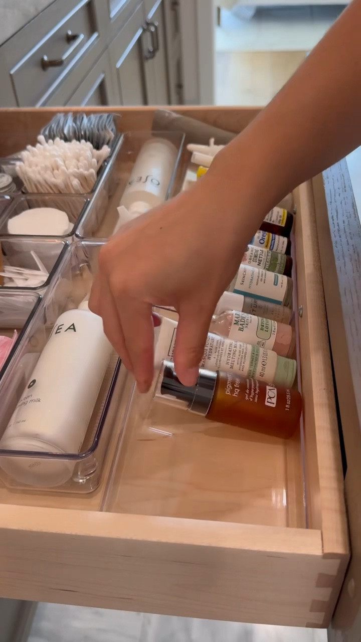 Sleek in-drawer organization for the bathroom! 



Home organization, professional organizers 

#LTKHome #LTKMens #LTKVideo