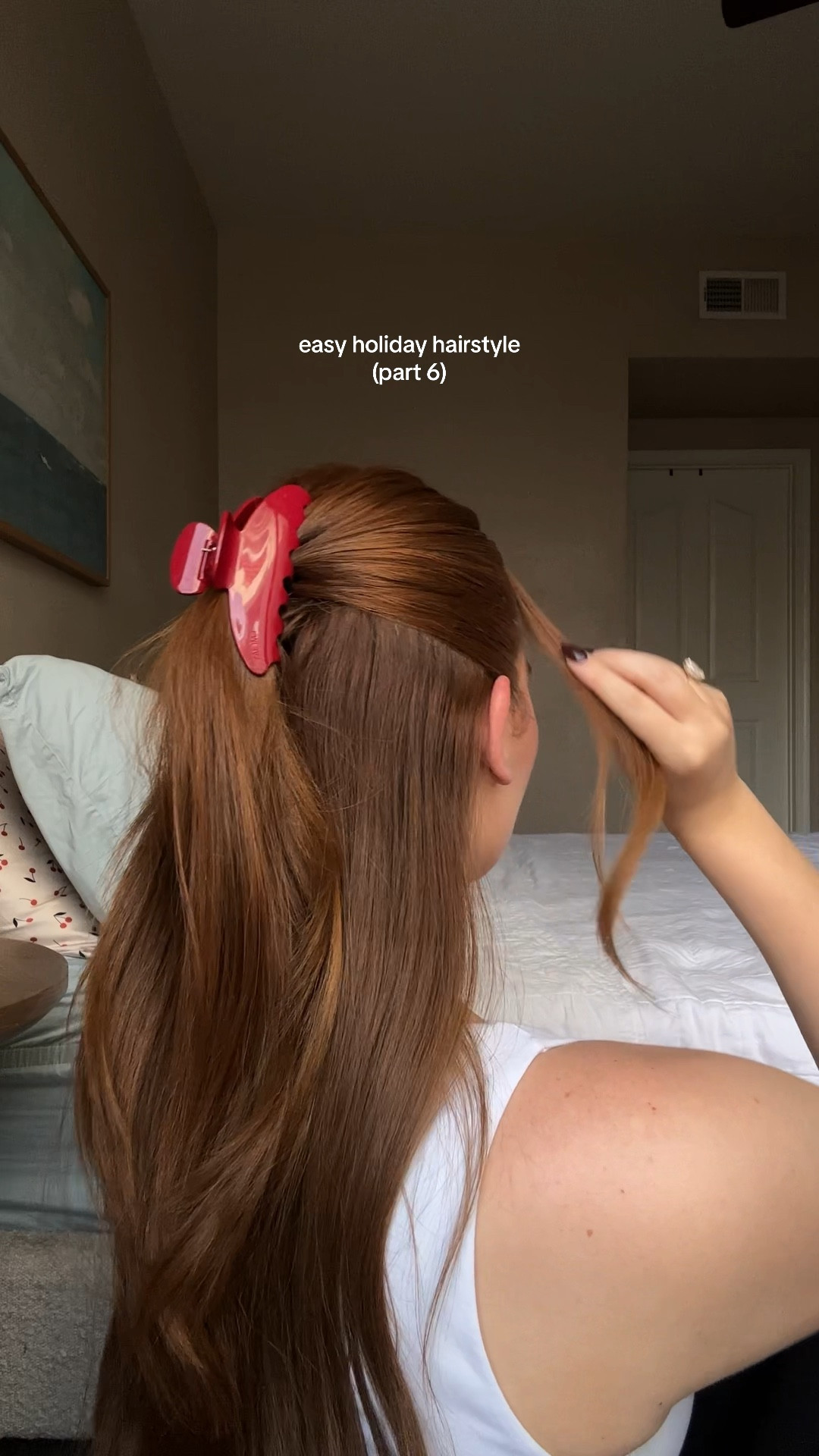 Easy holiday hairstyle with a claw clip! 