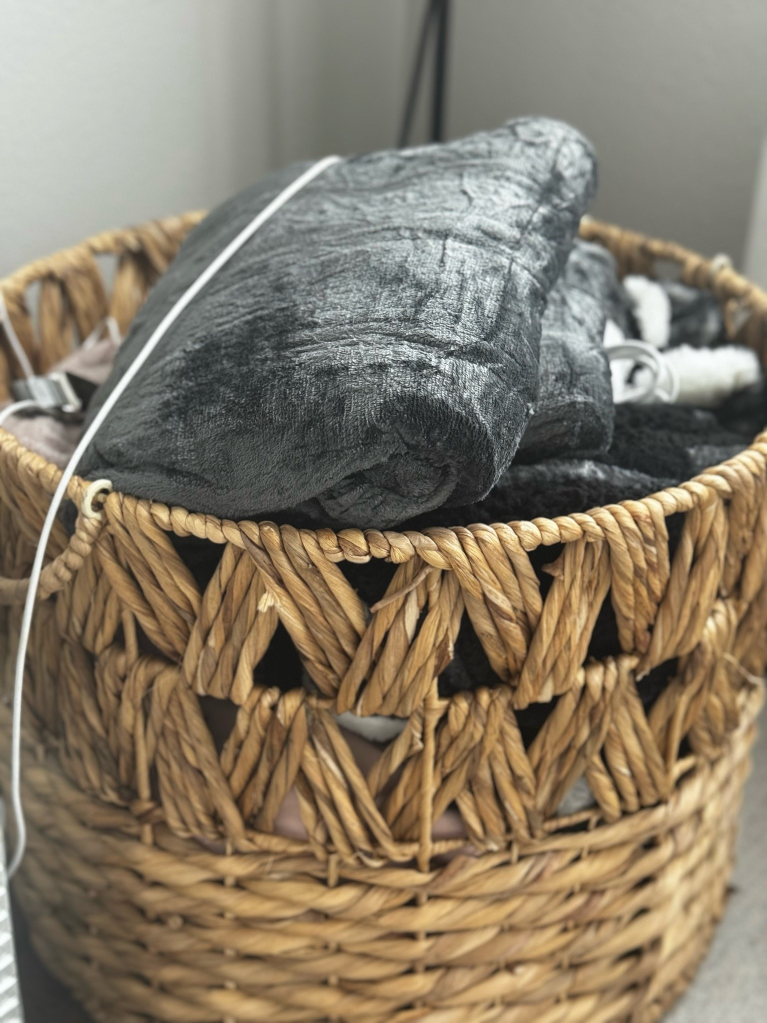 Cozy home essentials that make every space feel warm and organized ✨🧺 

Woven storage basket, home organization, cozy home decor, neutral home aesthetic, bedroom storage, living room decor, affordable home finds, minimalist home styling. #LTKHome #HomeDecor #HomeOrganization #StorageSolutions #CozyHome #NeutralDecor #BasketDecor #HomeEssentials #MinimalistHome #InteriorInspo 🤎🏡

#LTKU #LTKHome #LTKKids