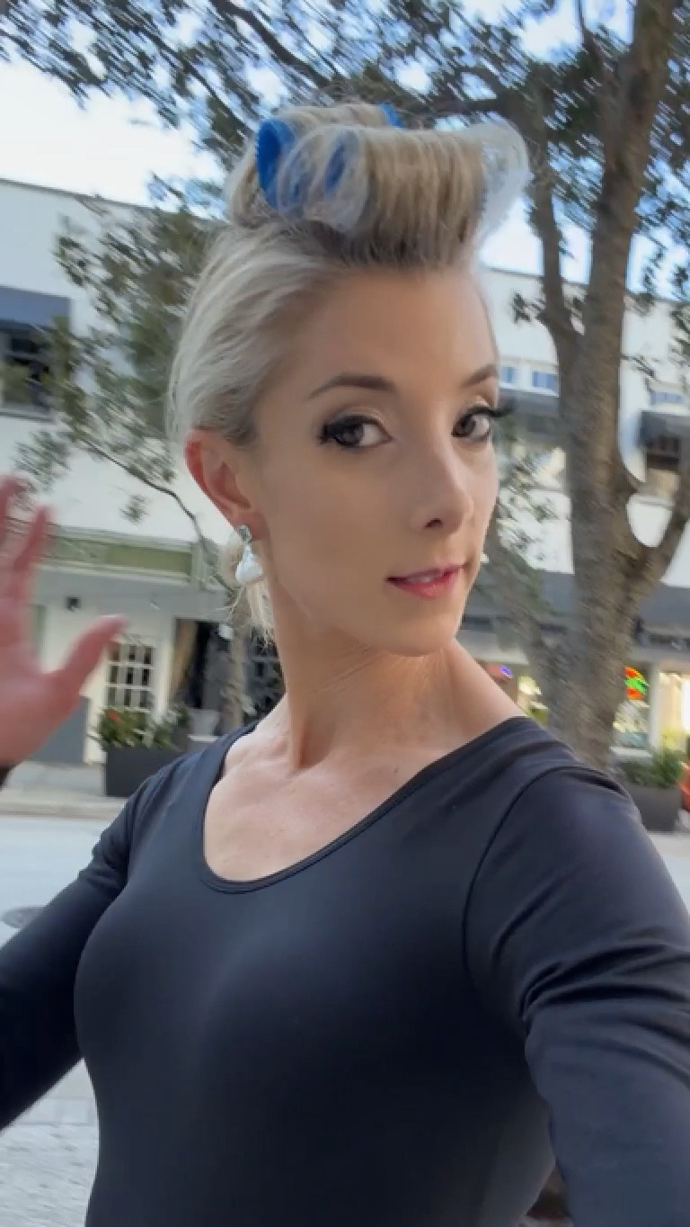 Join me live on Amazon, YouTube and Facebook today at 10 AM Eastern standard time


#LTKGiftGuide #LTKgrwm #LTKootd