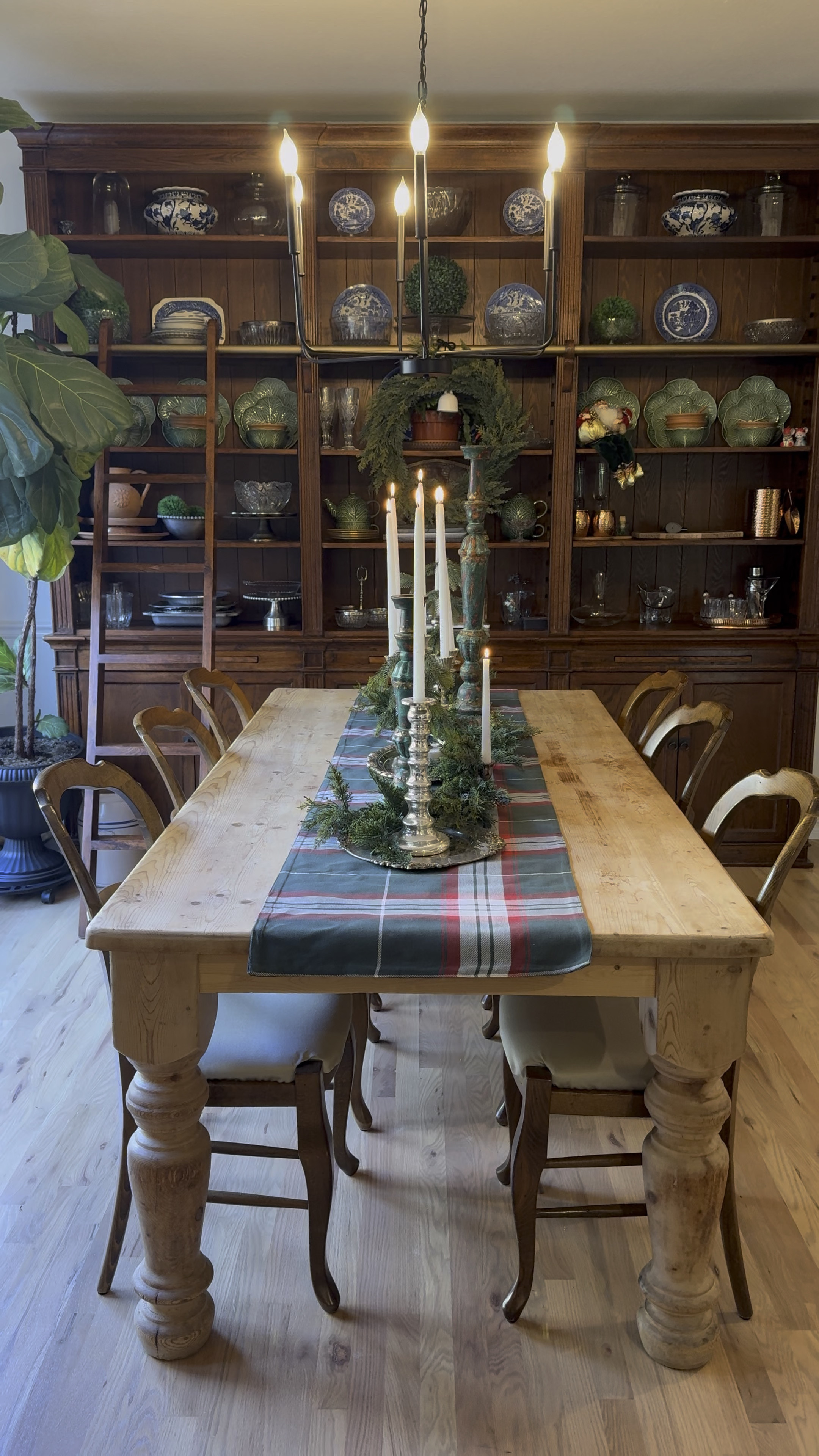 My Christmas table scape🍽️🌲I love a good pattern runner down the center of a long table with different heights of tall tapered candles, skinny enough to not block the person sitting in front of you. Vintage candle holders, platters and simple garland. Getting ready for the best season everrrrr. Here are some options to get the same look I got from Target last year!

#christmasdecor #2024christmas #diningroomtable #cocktailbar #candlelight #ltkhome




Christmas table scape 
Plaid table runner
Candle sticks, candelabra
Cocktail bar
Garland 
Vintage silver
Dining room decor

#LTKHoliday