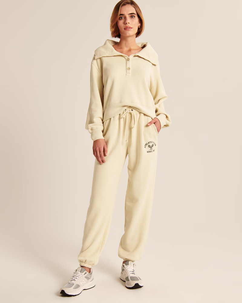 Graphic Sunday Sweats | Abercrombie & Fitch (US)