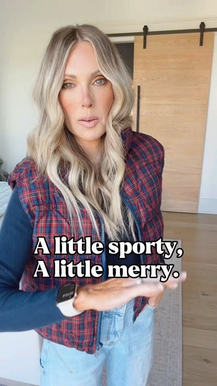 A sporty little puffer to throw over your everyday jeans for a bit of holiday joy!! Use code Jennyr15. 

@shopavara #sponsored #avara