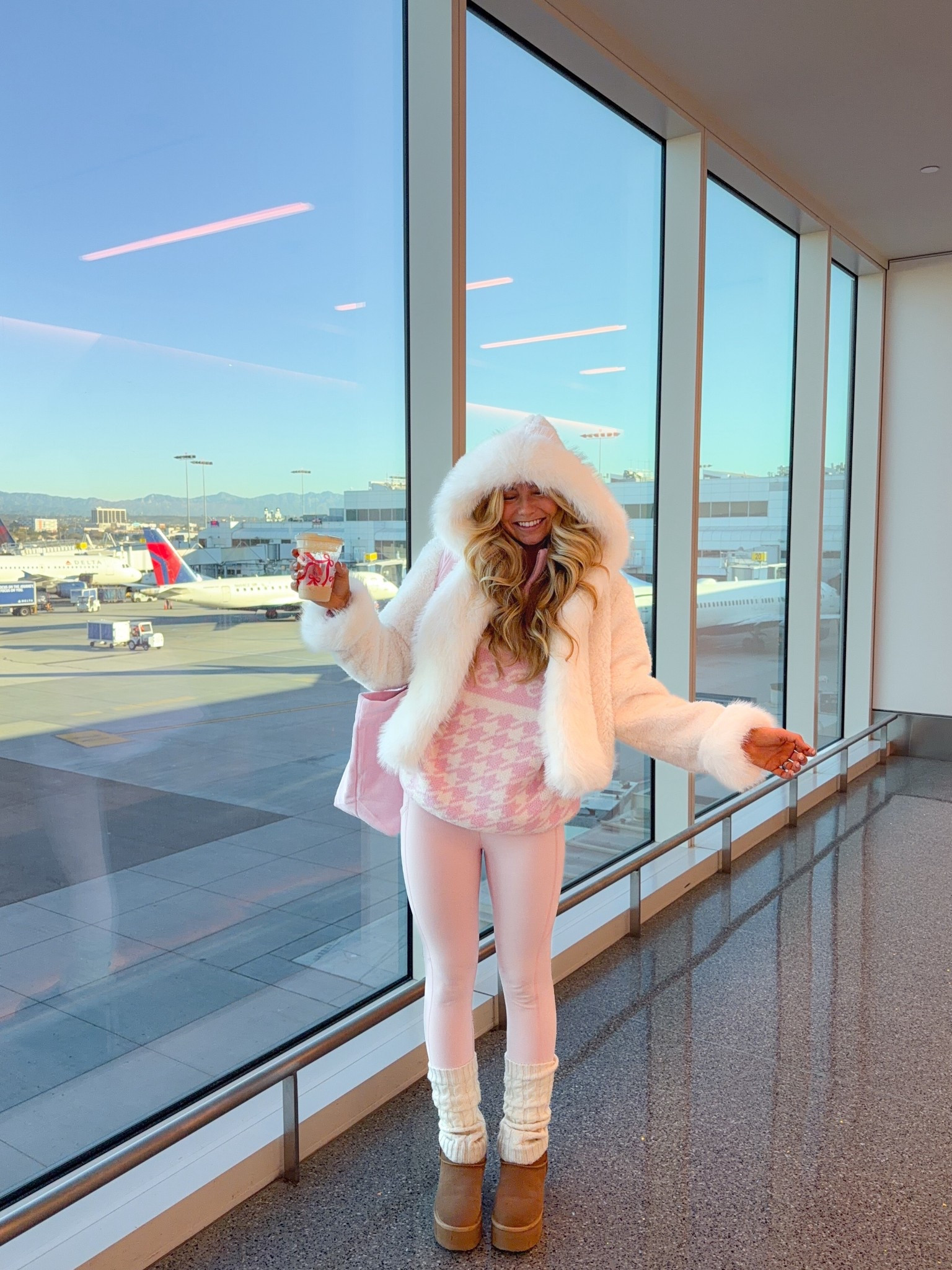 Airport outfit 🤍❄️

#LTKActive #LTKSeasonal #LTKTravel