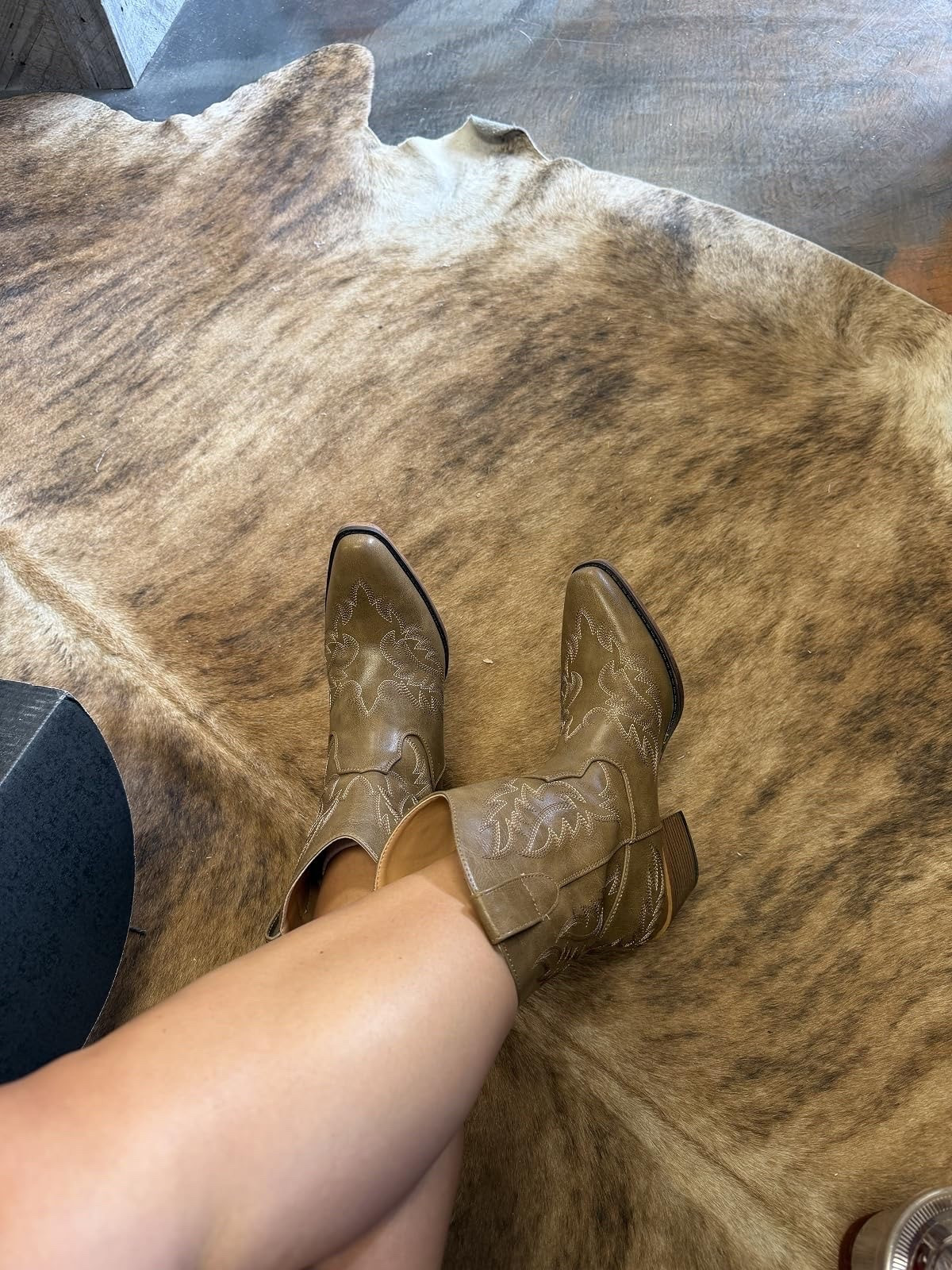 Western boots are having a MOMENT and this pair is so good! 🤎 The neutral color goes with everything—dresses, skirts, denim and all of those fall looks. Such a fun way to give an outfit a little western flair!
#WesternBoots #CowboyBoots #FallShoes #LTKStyle #FallFashion #ShoeFinds #WesternStyle