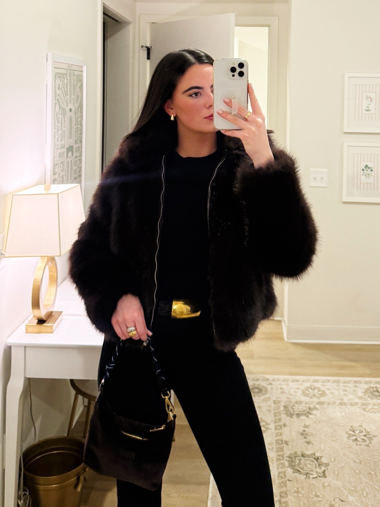 Winter going out look! I usually stick to all black and add a fur and some fun accessories✨