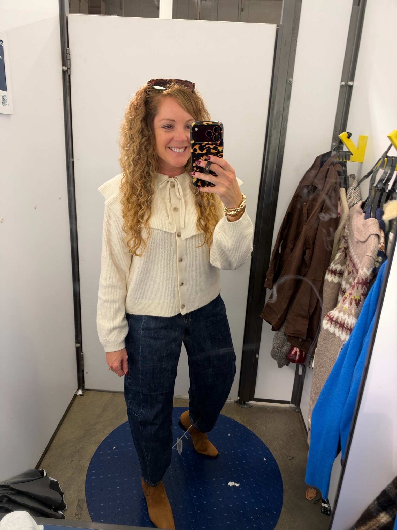 Old Navy sale 40% Sitewide, 50% off for card members! 

Sweater- medium 
Jeans- 6 regular, tts
#oldnavy #oldnavystyle @oldnavy #over40 #over40style