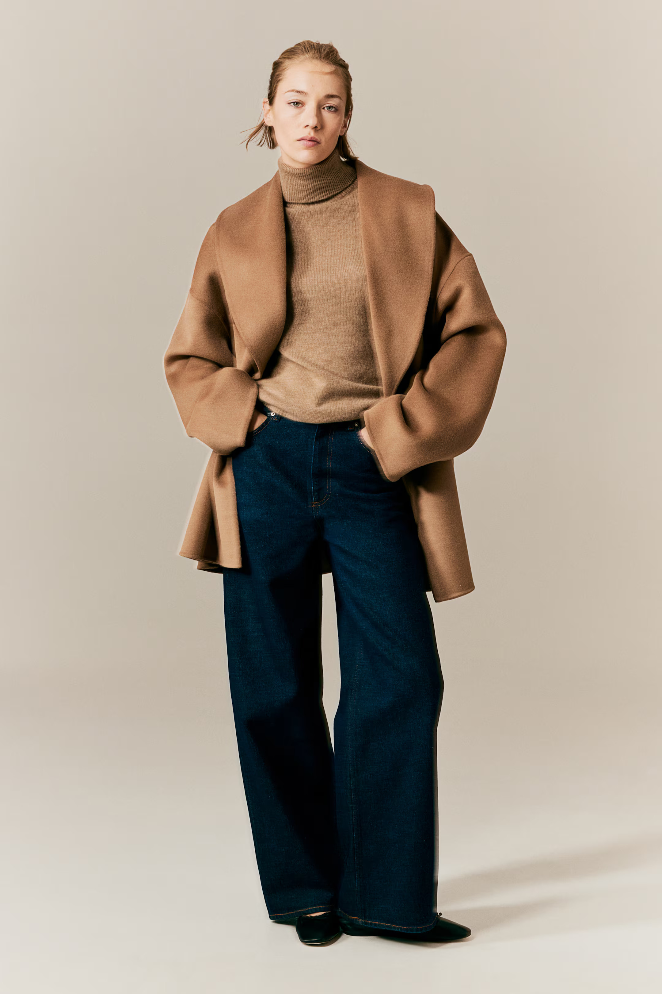 Oversized wool-blend coat - V-neck - Long sleeve - Camel - Ladies | H&M GB | H&M (UK, MY, IN, SG, PH, TW, HK)