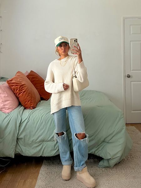 Easy casual everyday outfit featuring the best sweater (100% cotton!) and straight leg jeans from Hollister wearing 000 regular 