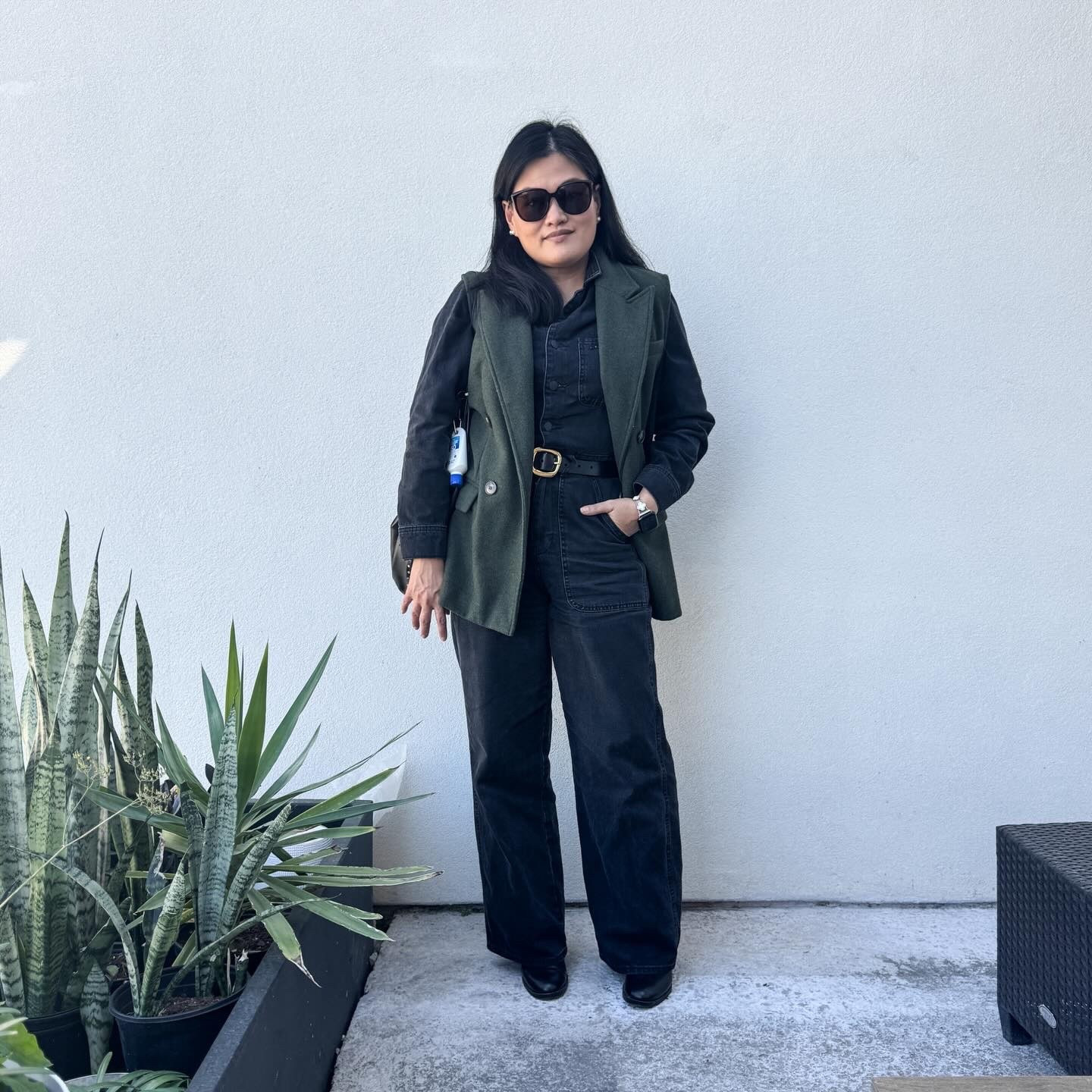It’s been a month! 😅 I’ve just been wearing workout clothes lately because I run during my lunch break at work. 🤭

𝐎𝐔𝐓𝐅𝐈𝐓 𝐃𝐄𝐓𝐀𝐈𝐋𝐒:
Shoes: @unisa_shoes_and_accessories ; Jumpsuit: @target ; Vest: I’m not sure, it’s old, but I’ll link similar ones ; Belt: @madewell ; Bag: @madewell (Because I’ve been obsessed.)