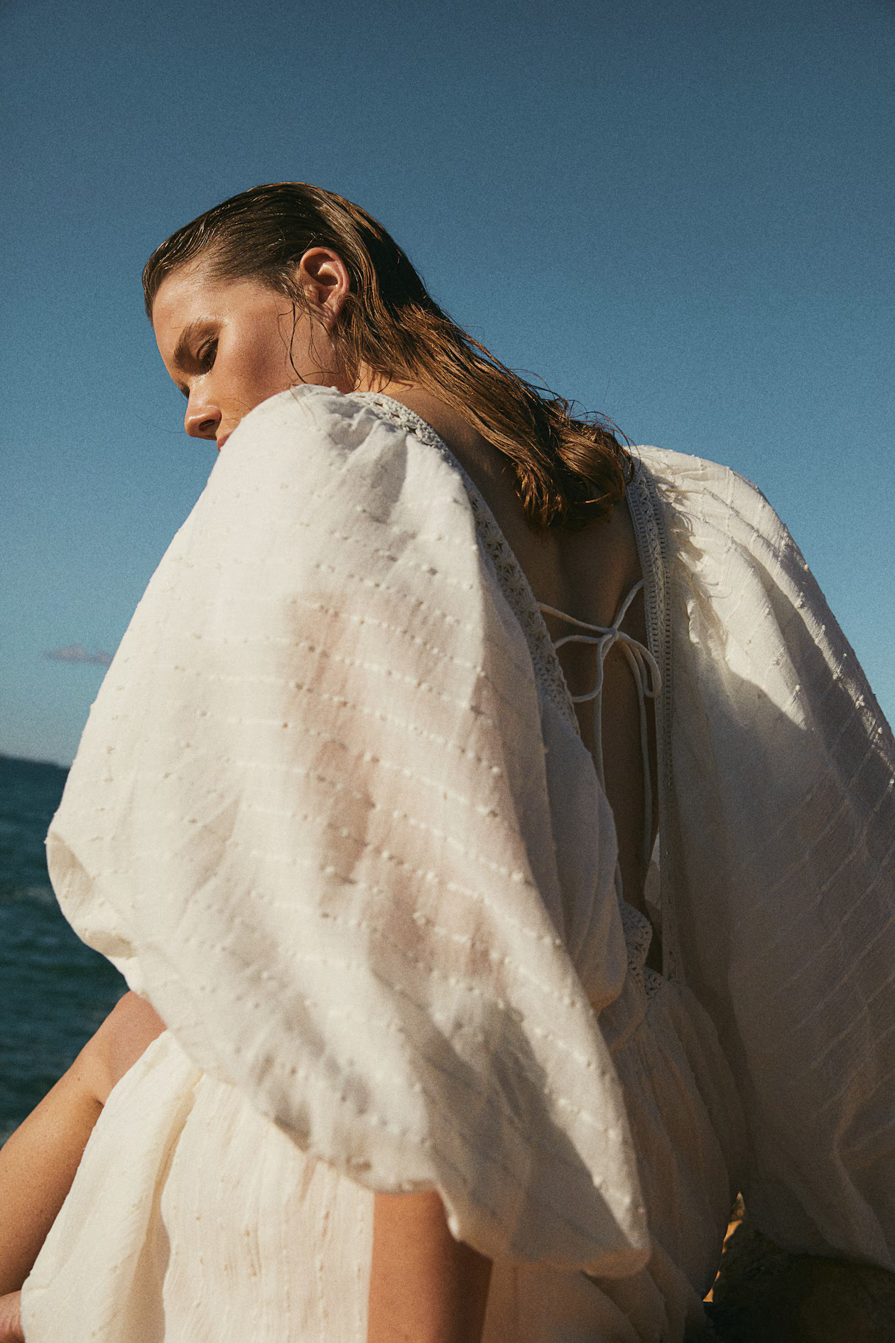 Baumwollkleid mit Ballonärmeln - Tiefer Ausschnitt - Langarm - Weiß - Ladies | H&M AT | H&M (DE, AT, CH, NL, FI)