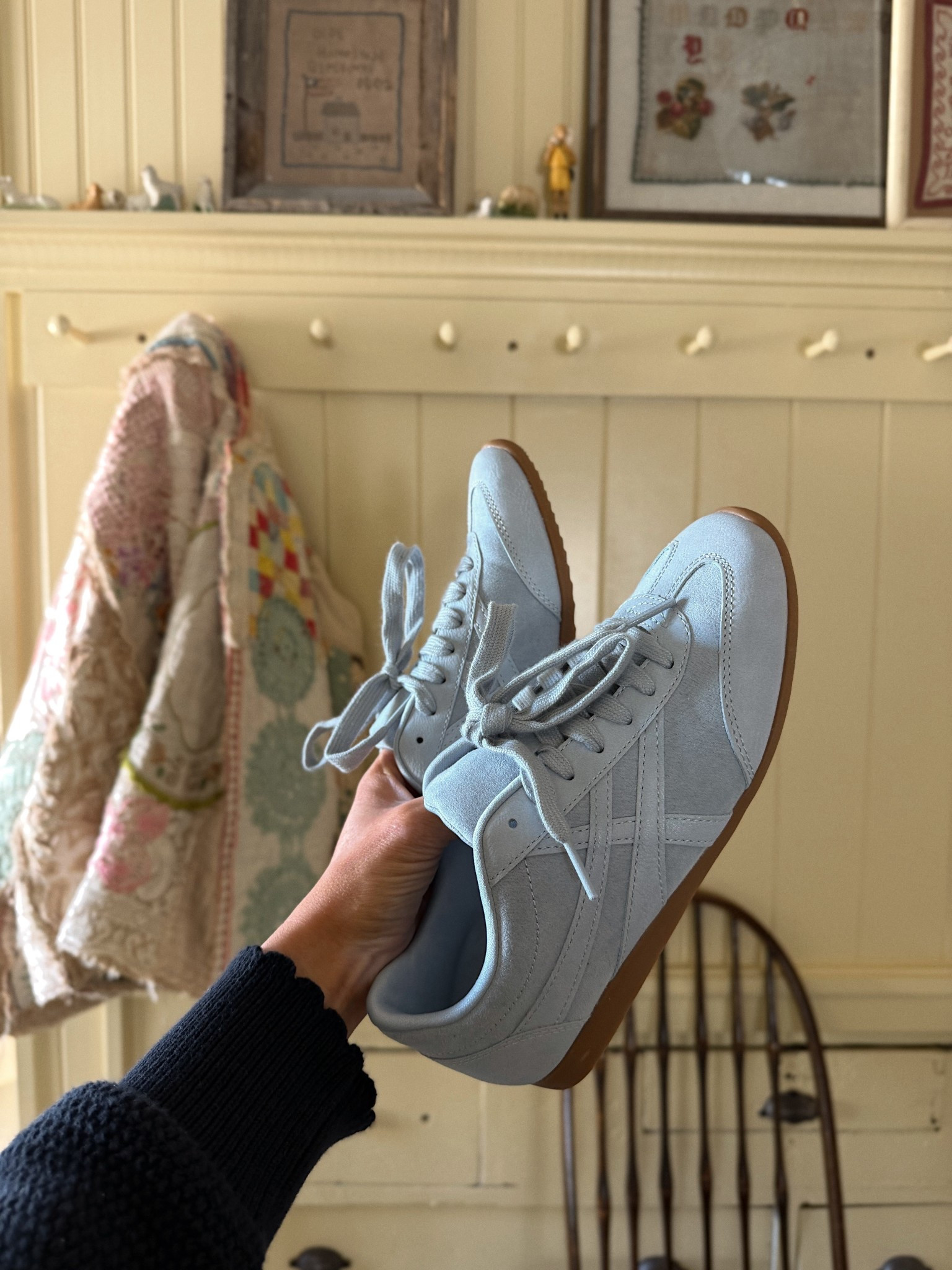 Cozy shoes! Love the monochromatic look! 

#LTKootd #LTKmomlife #LTKActive