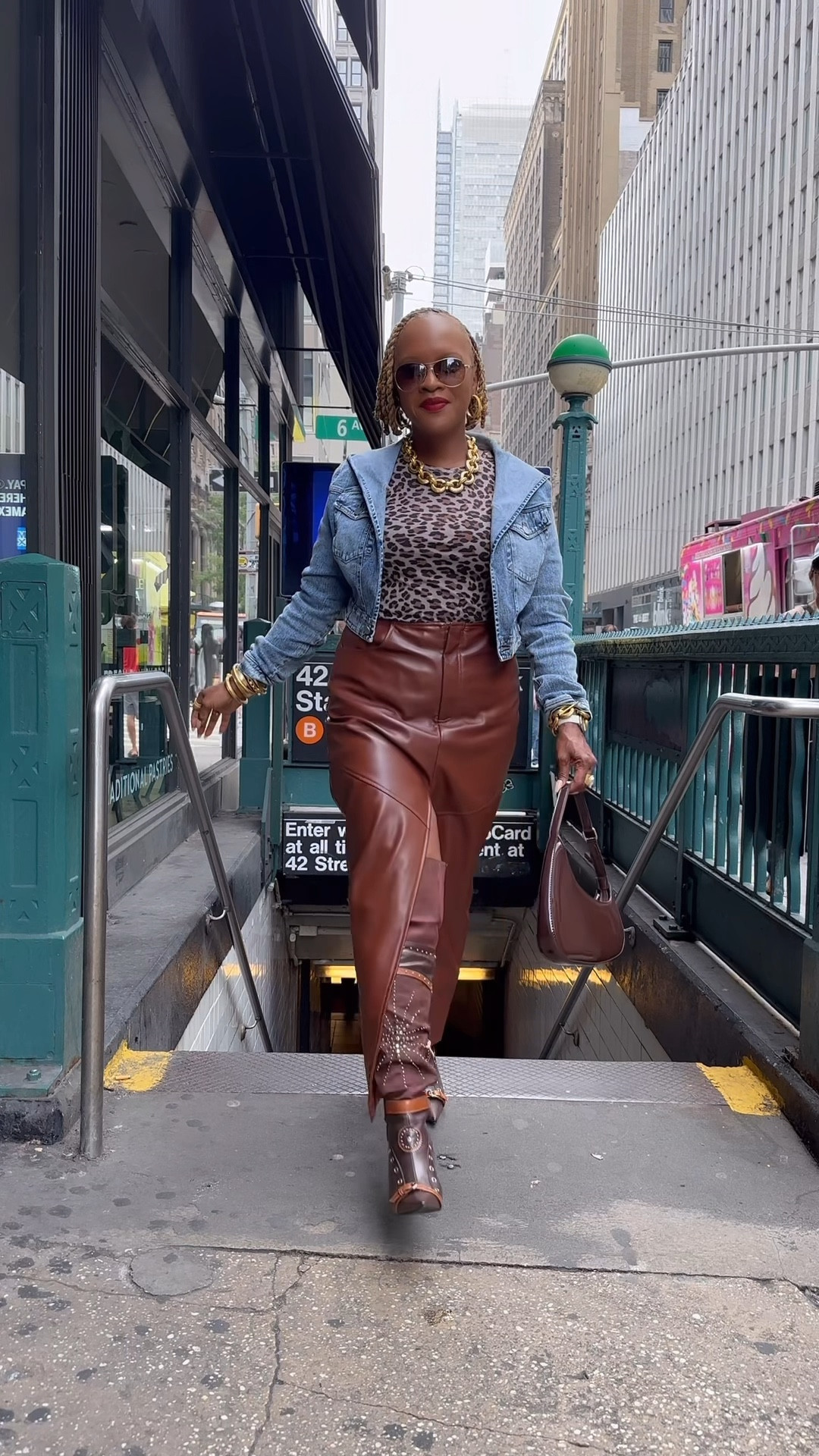 Weekend casual street style fall outfit 



#LTKStyleTip #LTKShoeCrush #LTKMidsize