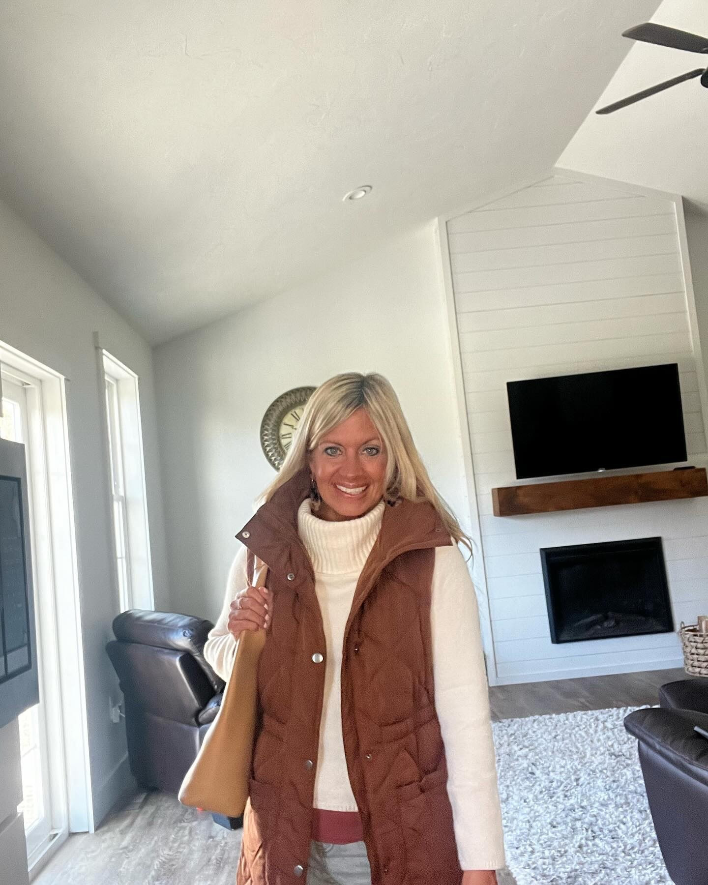 Shop the picture to find this vest on deal.  Find this on my Amazon storefront under Fall outfit inspo or comment link.  #ad#Amazonfinds#Amazondeals#IIhaynerbag#Dokotoo#falloutfitinspo