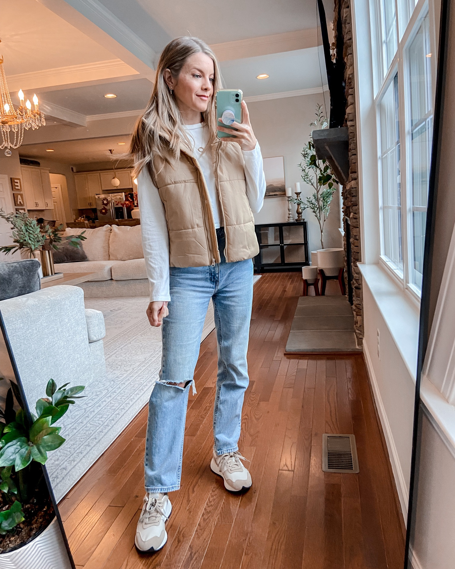 Amazon cropped puffer vest with high-waisted straight leg 90s jeans and New Balance sneakers.

#LTKstyletip #LTKSeasonal #LTKfindsunder50