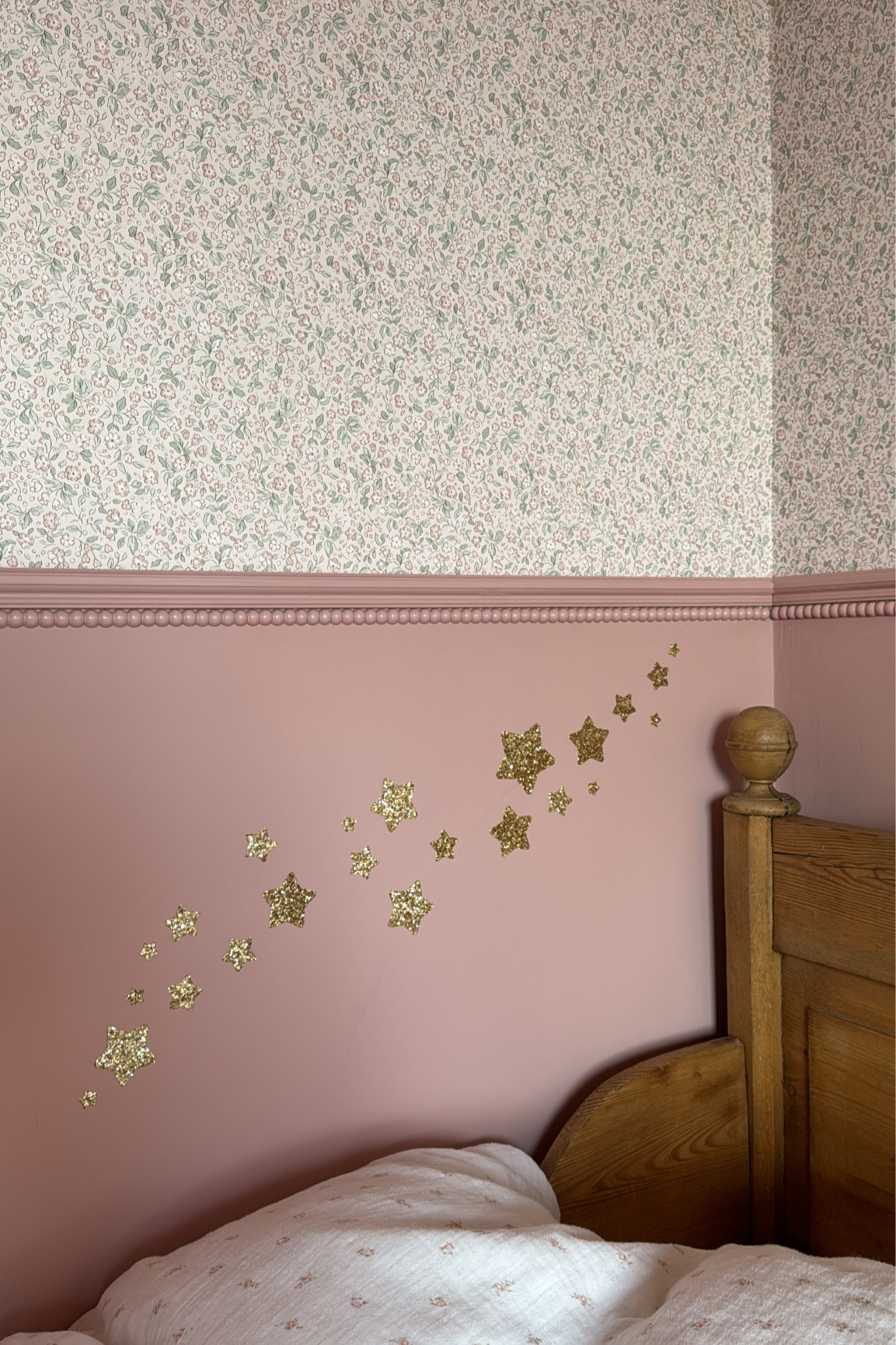 Gold Glitter Stars for my girl ✨

#LTKhome