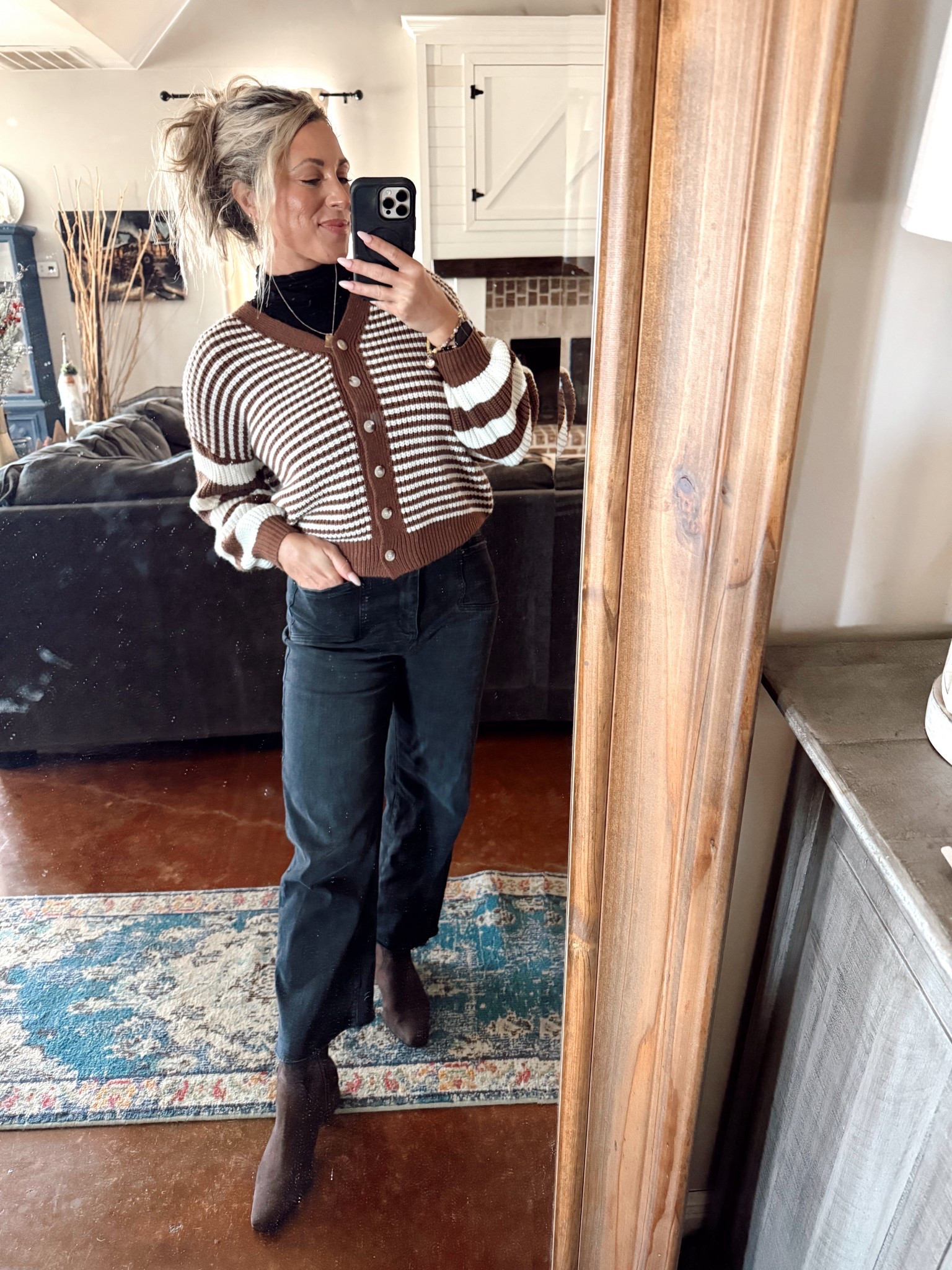 Loving the brown & black combo. Current outfit of the day for running errands and mom life! 

#LTKmomlife #LTKgrwm #LTKootd