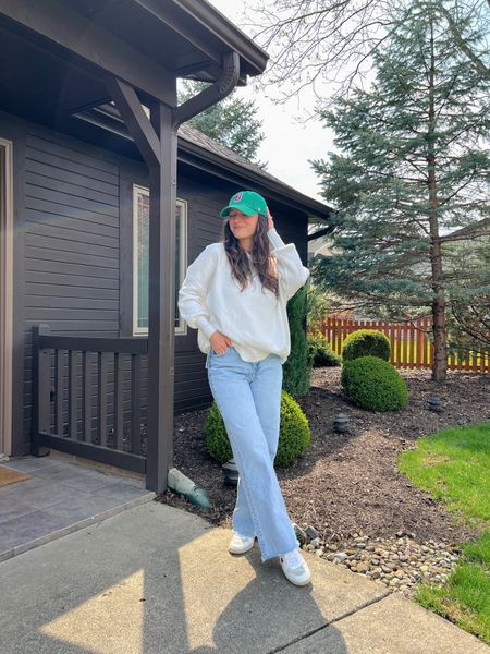 Casual ootd with new era cap 💚