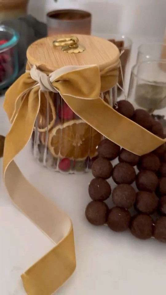 DIY Simmer Pot + Felt Ball Trivet! The perfect quick $20 gift for neighbors, teachers, last minute gifts & more! Don’t forget to save this east project so you can make it too! ChristmasMadewithKourntiLeigh #DIYChritsmas #Lastminutegiftideas

#LTKSeasonal #LTKunder50 #LTKHoliday