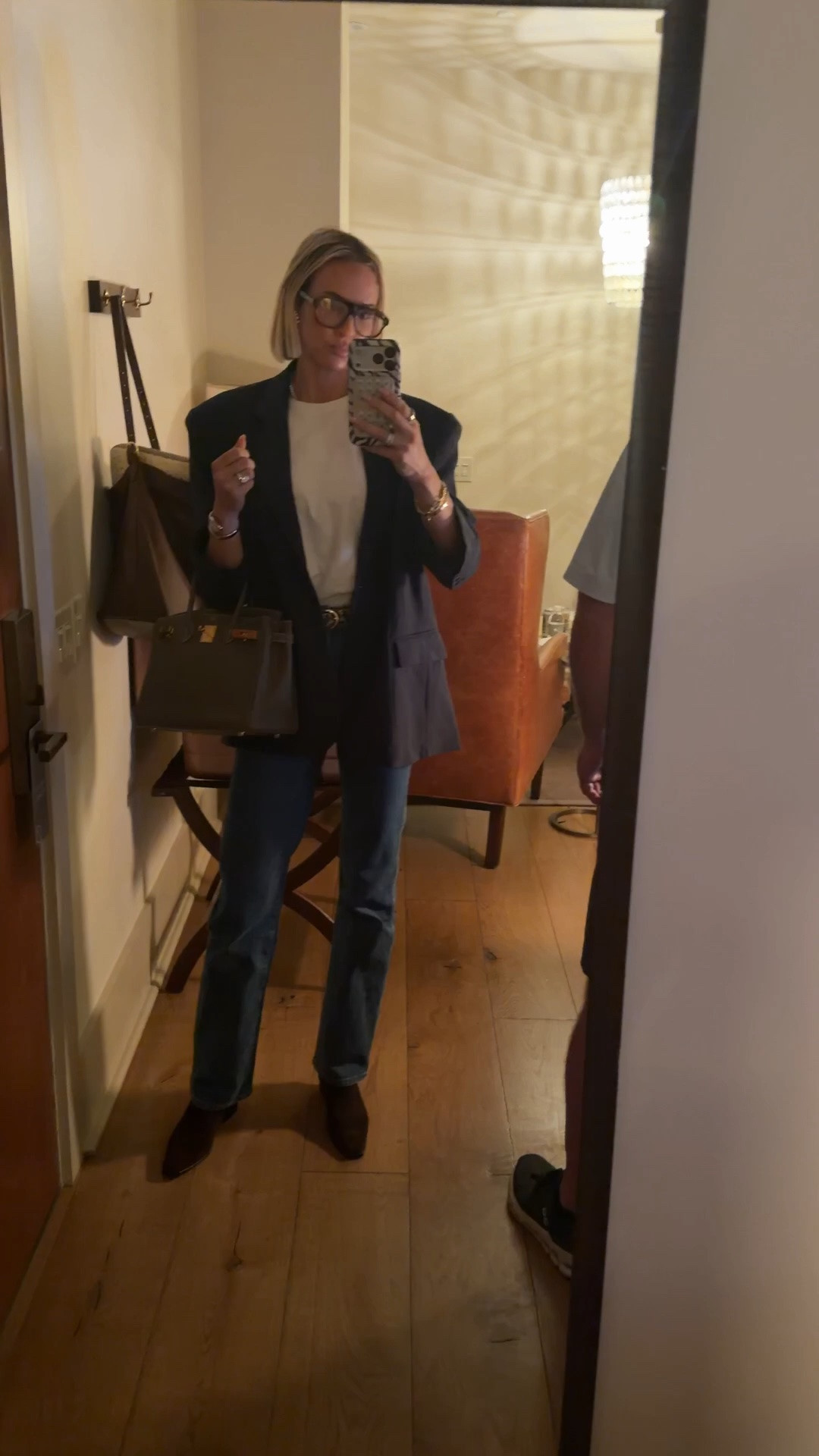 The weather I f*cking love this blazer is insane. I just got it and I’ve already worn it so many times. It’s just so easy to throw on over a T-shirt, it instantly makes you look like a boss b*tch. Plus, the material is not heavy, but still luxe. I’m wearing a small, it’s very oversized. ￼

#LTKdayinmylife #LTKTravel #LTKOver40