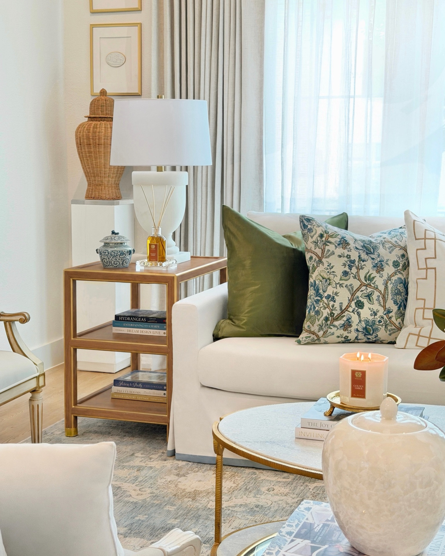 Fall decor fall living room

#LTKHome #LTKSeasonal #LTKdayinmylife