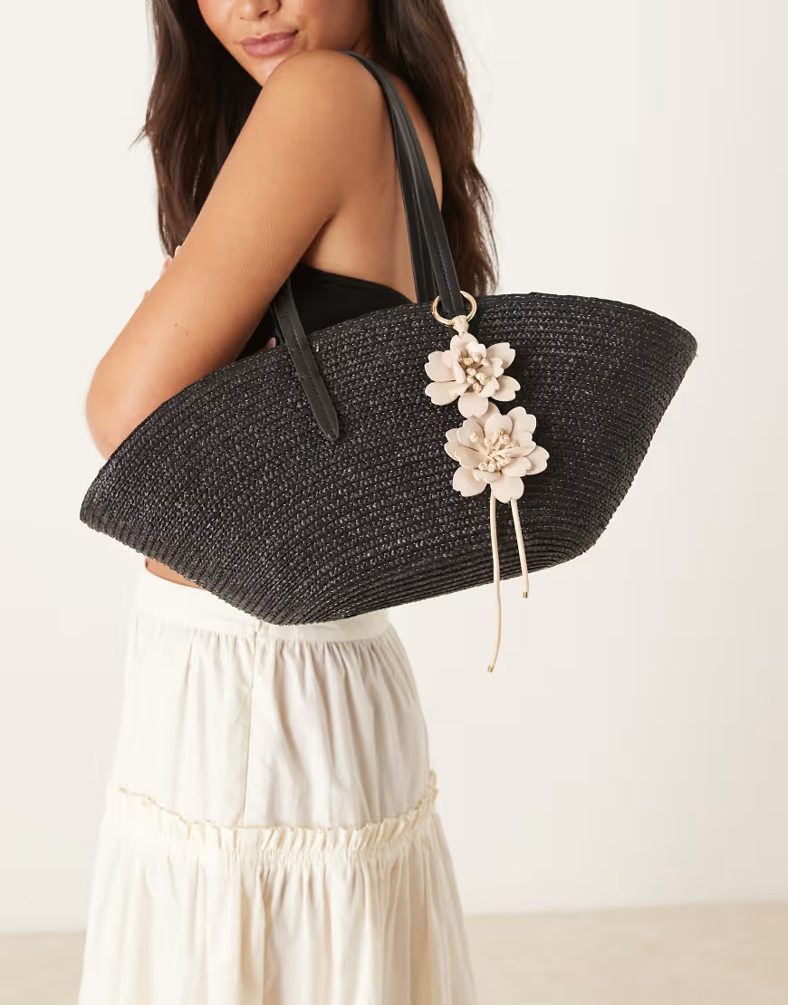Mango - Borsa in paglia intrecciata nera con charm a forma di fiori-Nero | ASOS (Global)