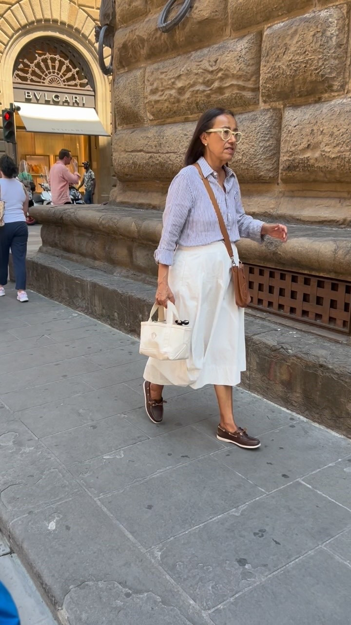 4 full midi skirts styled for summer, the Italian way.

Look 1: Espadrilles & a black tank
Look 2: Gray tank & sandals
Look 3: Collard shirt & loafers 
Look 4: Gray short-sleeve shirt, velvet Friulane slippers & toile @dior bag

Send this to someone planning a summer trip to Italy.

#italianstreetstyles #italianstreetstyle #modaitaliana #midiskirt #streetfashion