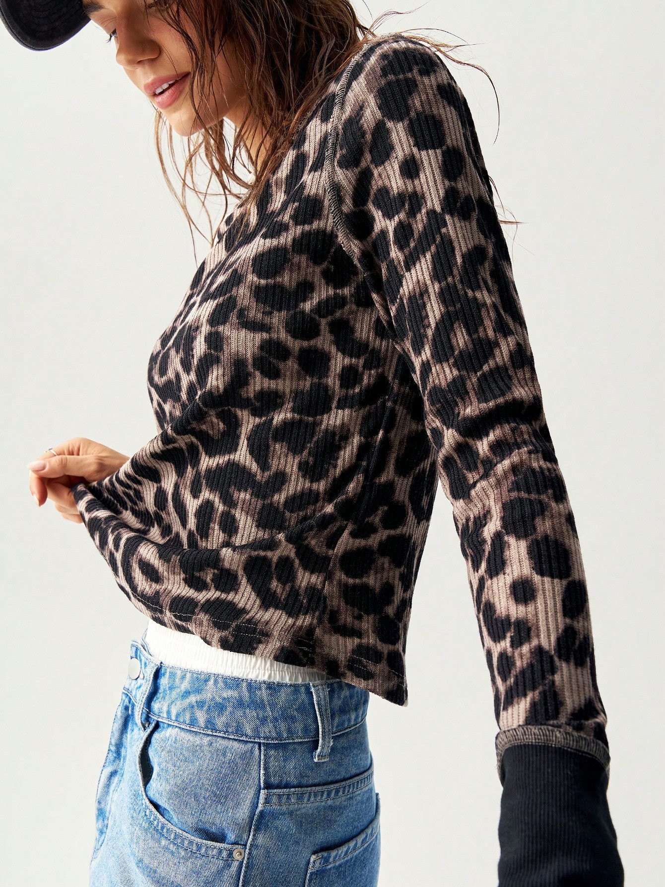 Bohemela Women's Fitted Leopard Print Vacation Long Sleeve Round Neck T-Shirt | SHEIN