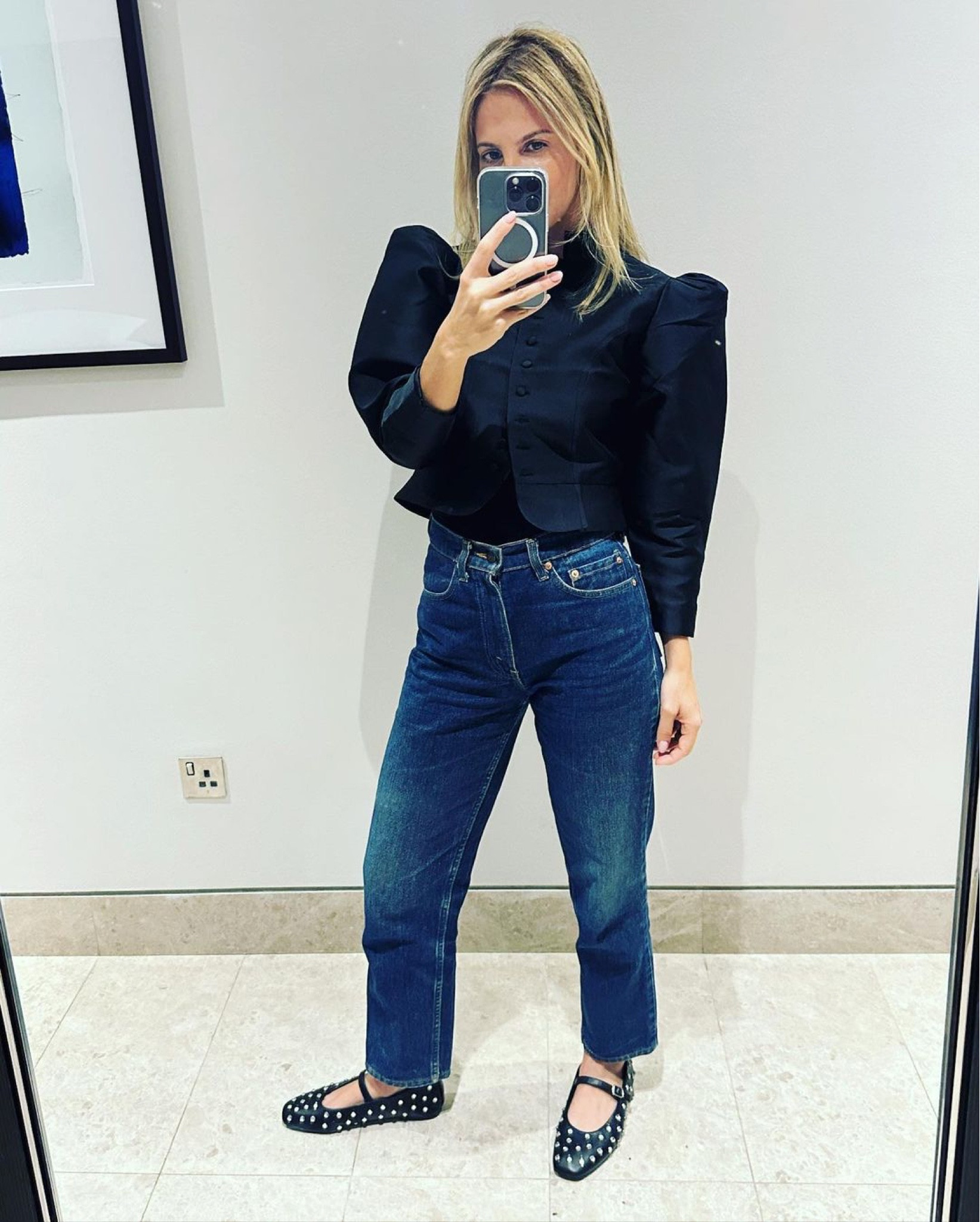 Such a cool top. Linked similar matching ballet flats 🖤