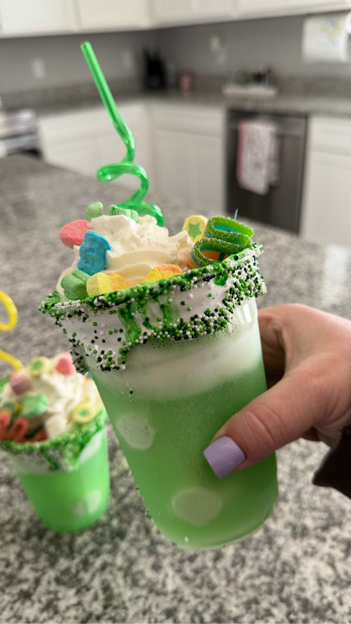 Leprechaun floats for St. Patrick’s day 🌈🍀 #asmr #stpatricks #desserttiktok #holidaytreats #snackideas  @sprite @luckycharms