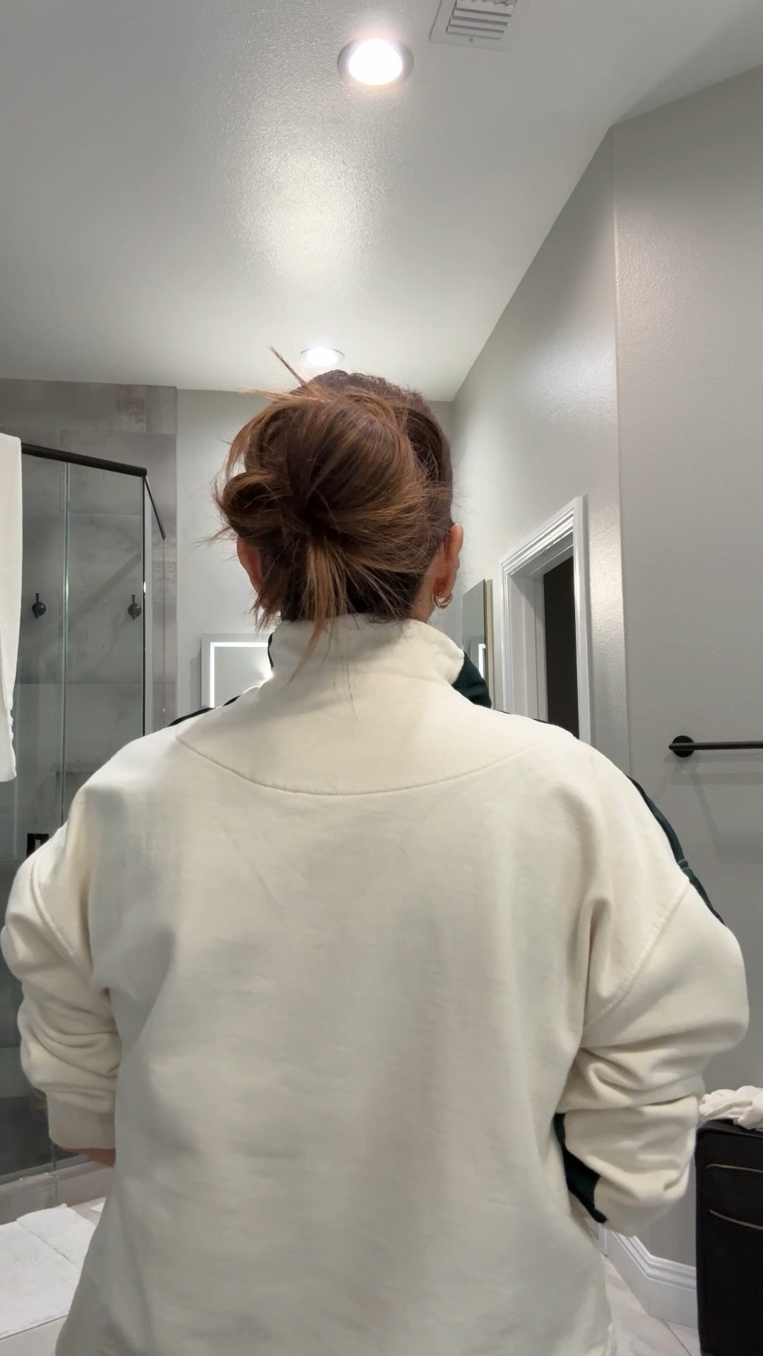 How I do my slick back bun 🤩

#LTKBeauty #LTKFindsUnder100 #LTKStyleTip