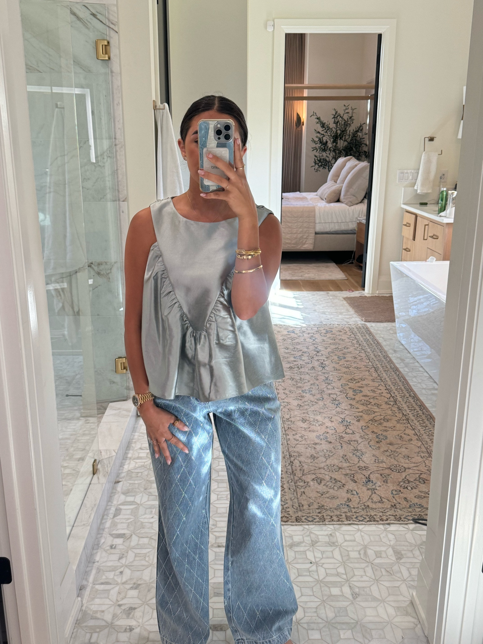 Top: small
Jeans: 27