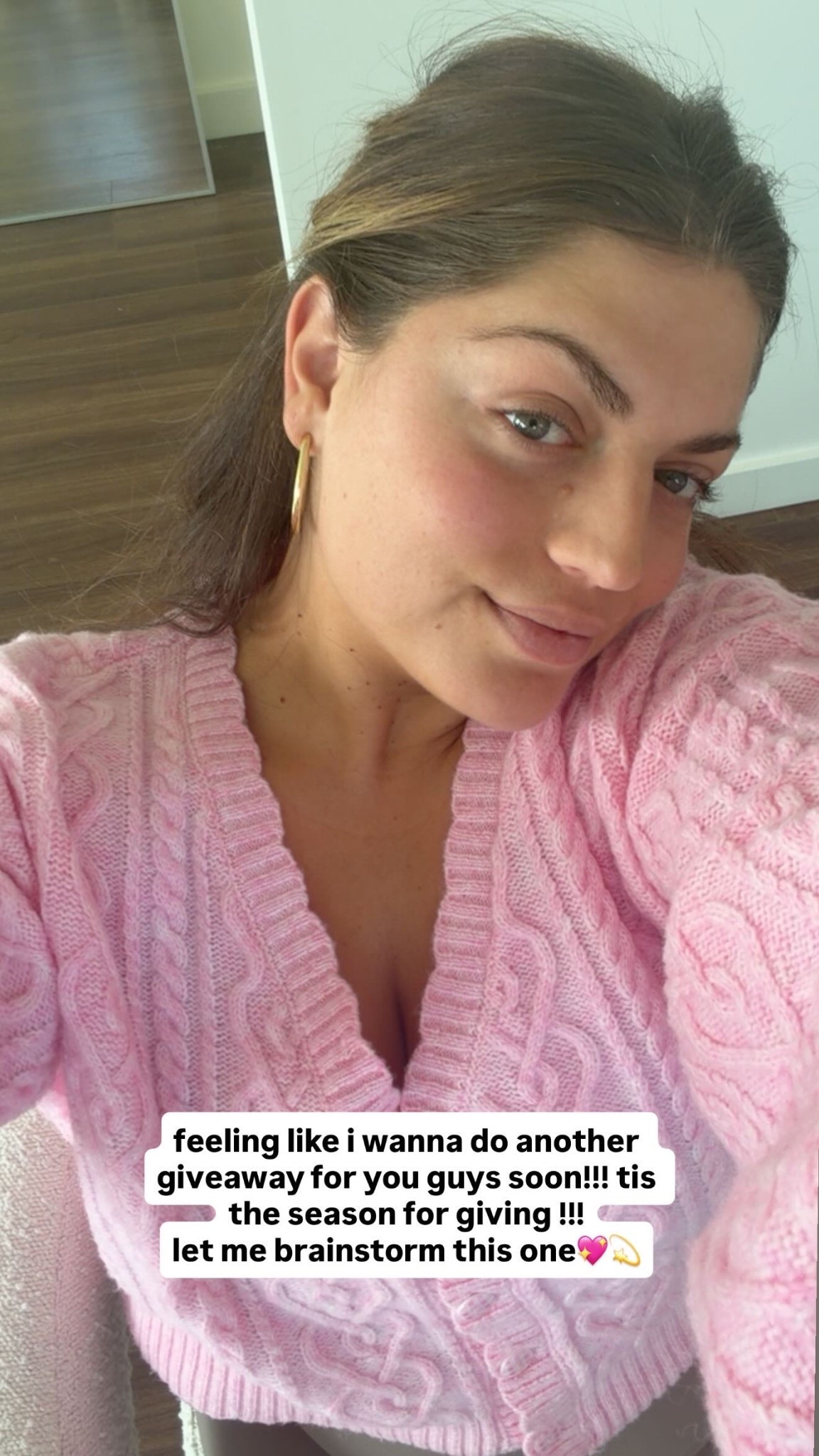 sooo manny questions on this cozy sweater!!! it’s perfect for the holidays💖 sadly the pink is sold out but they have yellow and cream still available ! wearing size xl! 

#LTKHoliday #LTKGiftGuide #LTKPlusSize