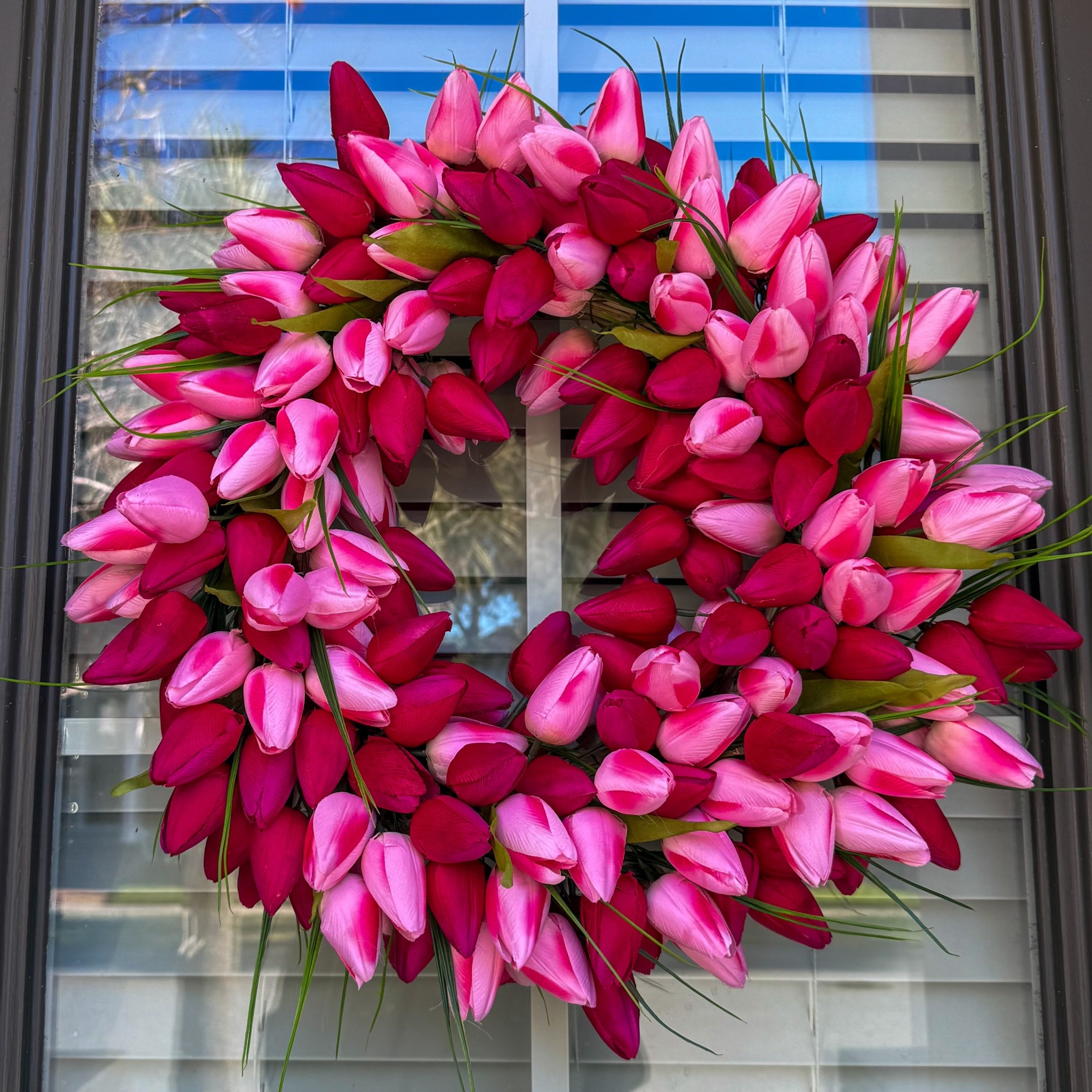 Valentine’s Day tulip outdoor wreath that is so realistic and perfect for spring!

#LTKHome #LTKSaleAlert #LTKValentine