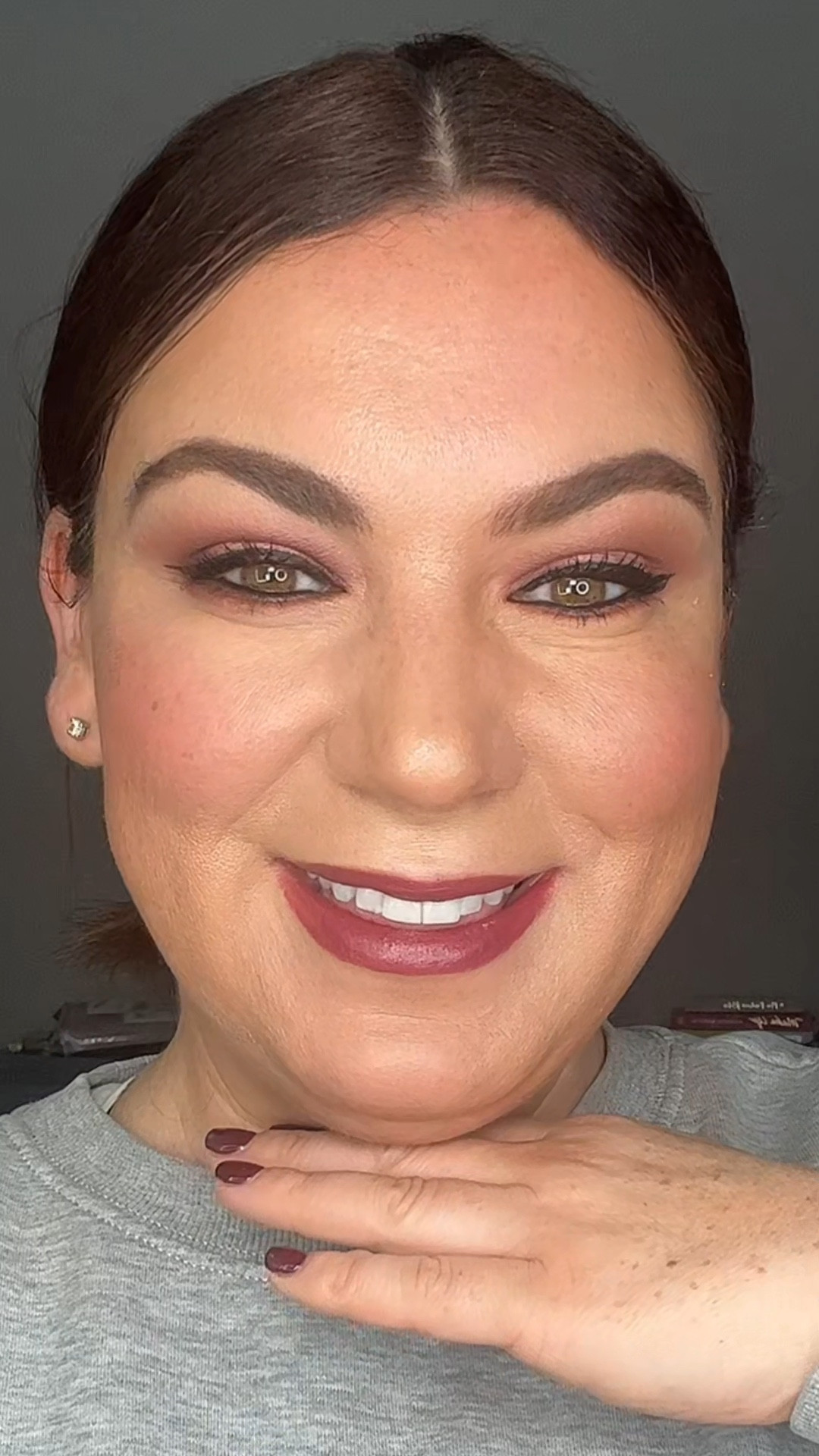Watch how it’s done ☑️…..

Totally inspired by the festive season, thinking mulberry wine 🍷 what you think of when you watch this look? 

#LTKbeauty #LTKVideo #LTKSeasonal