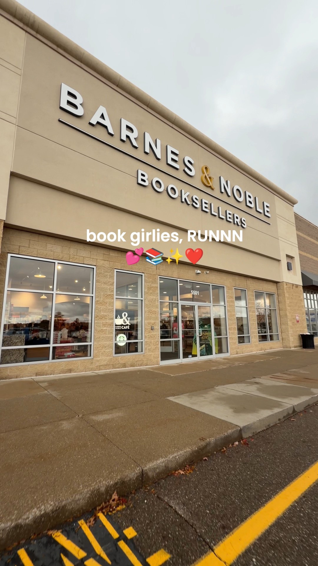 Book girlies, RUNNN! 

#LTKSeasonal #LTKHoliday #LTKHome