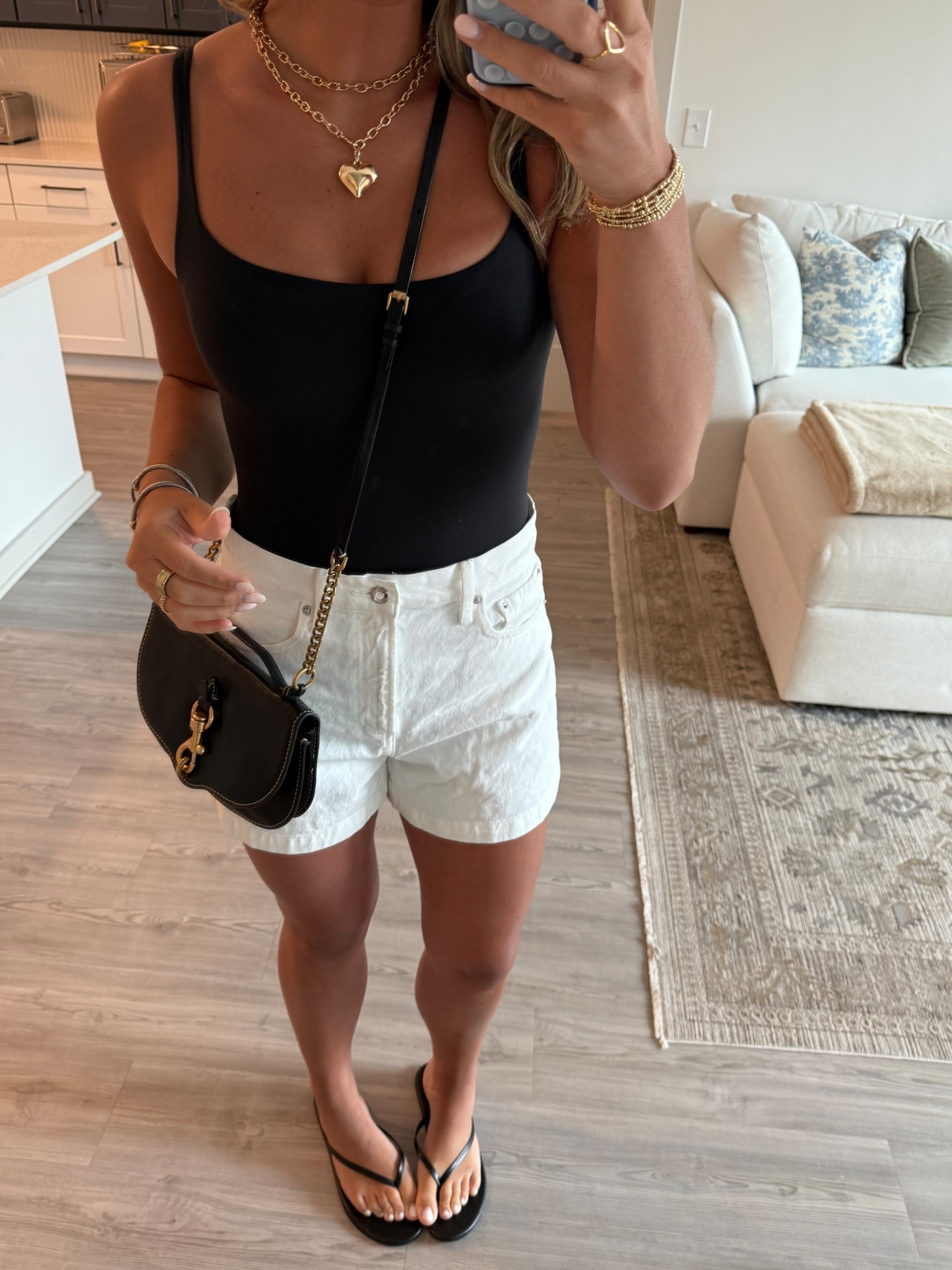 Casual dinner outfit

#LTKSeasonal #LTKStyleTip #LTKFindsUnder100