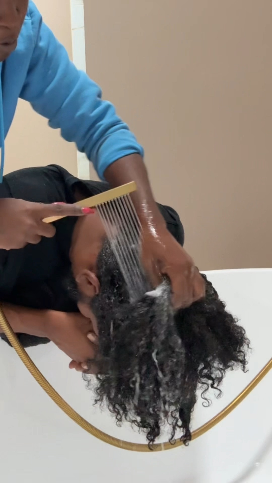 My husband has heavy dandruff & this set Cut his wash day from 4 to 2 washes #dandruffrecovery


#LTKBeauty #LTKMens #LTKHome