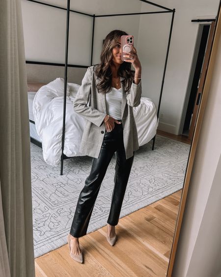 majorly obsessed with this blazer + bodysuit combo! 😍


#blazer #bodysuit #abercrombie #agolde #outfitideas #workoutfit 

#LTKstyletip #LTKworkwear