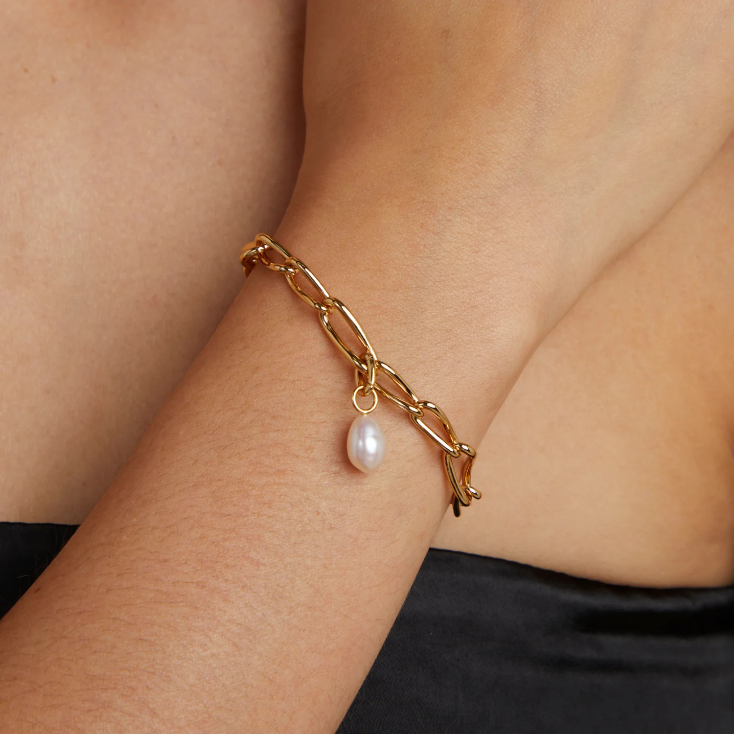 Pearl Clip Charm in Gold | Astrid & Miyu UK