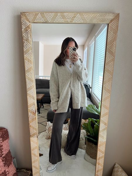 Teacher outfit idea🍎 wearing a small cardigan and medium-large pants (sized up based on reviews, but should have stuck with tts!)

Teacher style | classroom outfit | teacher outfit | workwear | classroom style | comfy pants




#LTKstyletip